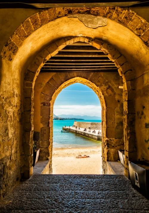 porta sul mare cefalu