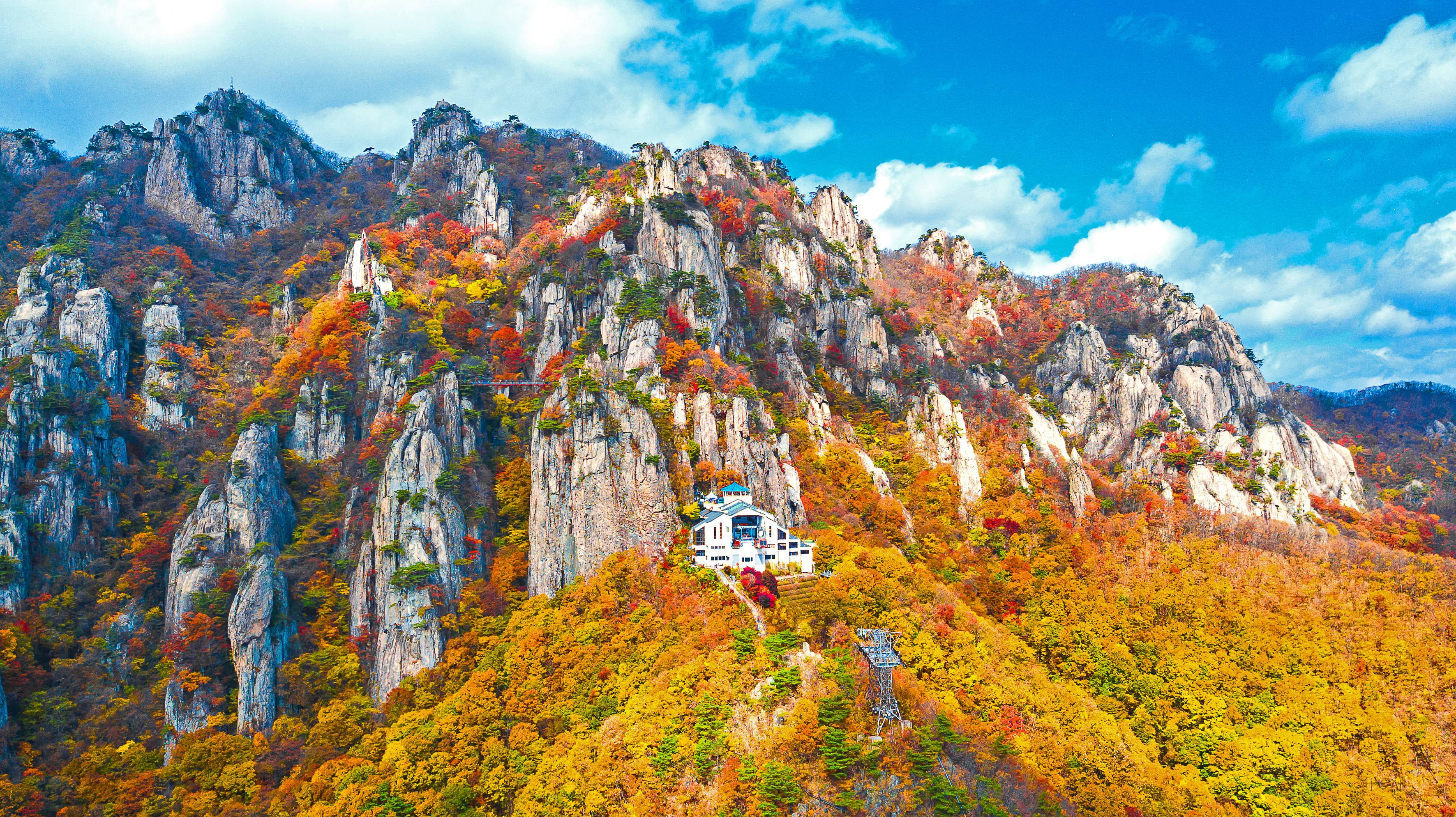 paesaggio montagna in autunno