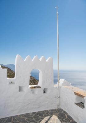 casa bianca greca con vista mare
