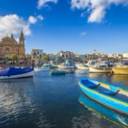 Finestra azzurra su Malta