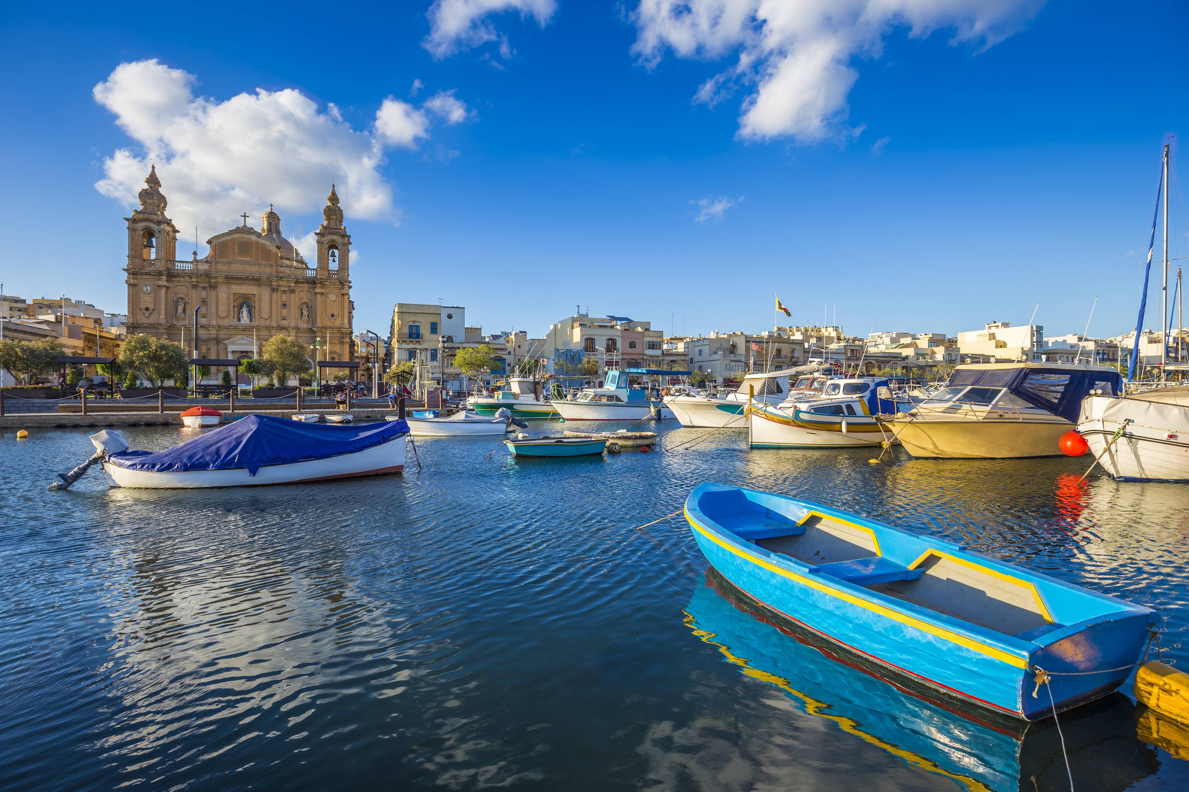Finestra azzurra su Malta cover