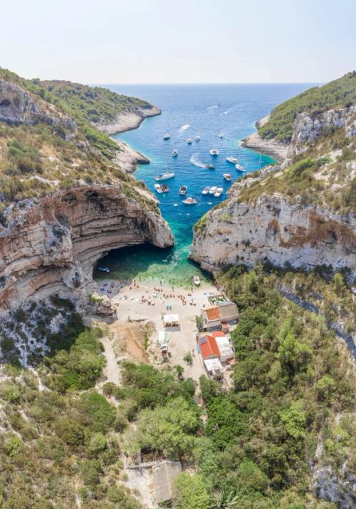 spiaggia e mare di vis