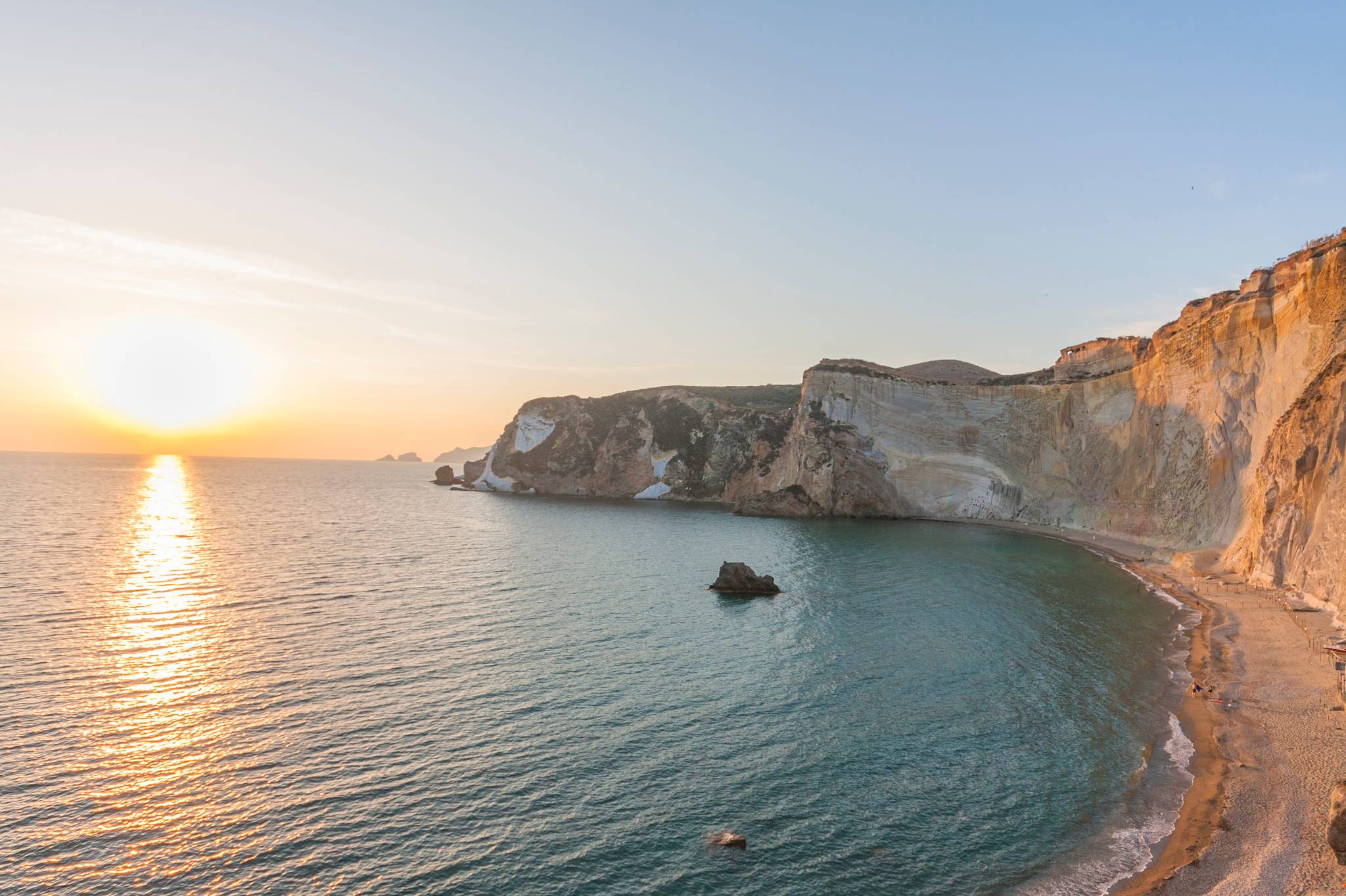 spiaggia chiaia di luna al tramonto