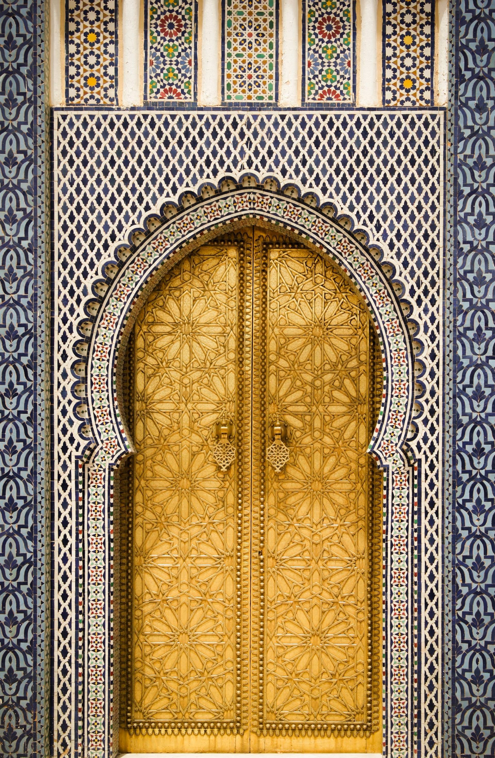 facade of a door in Fez