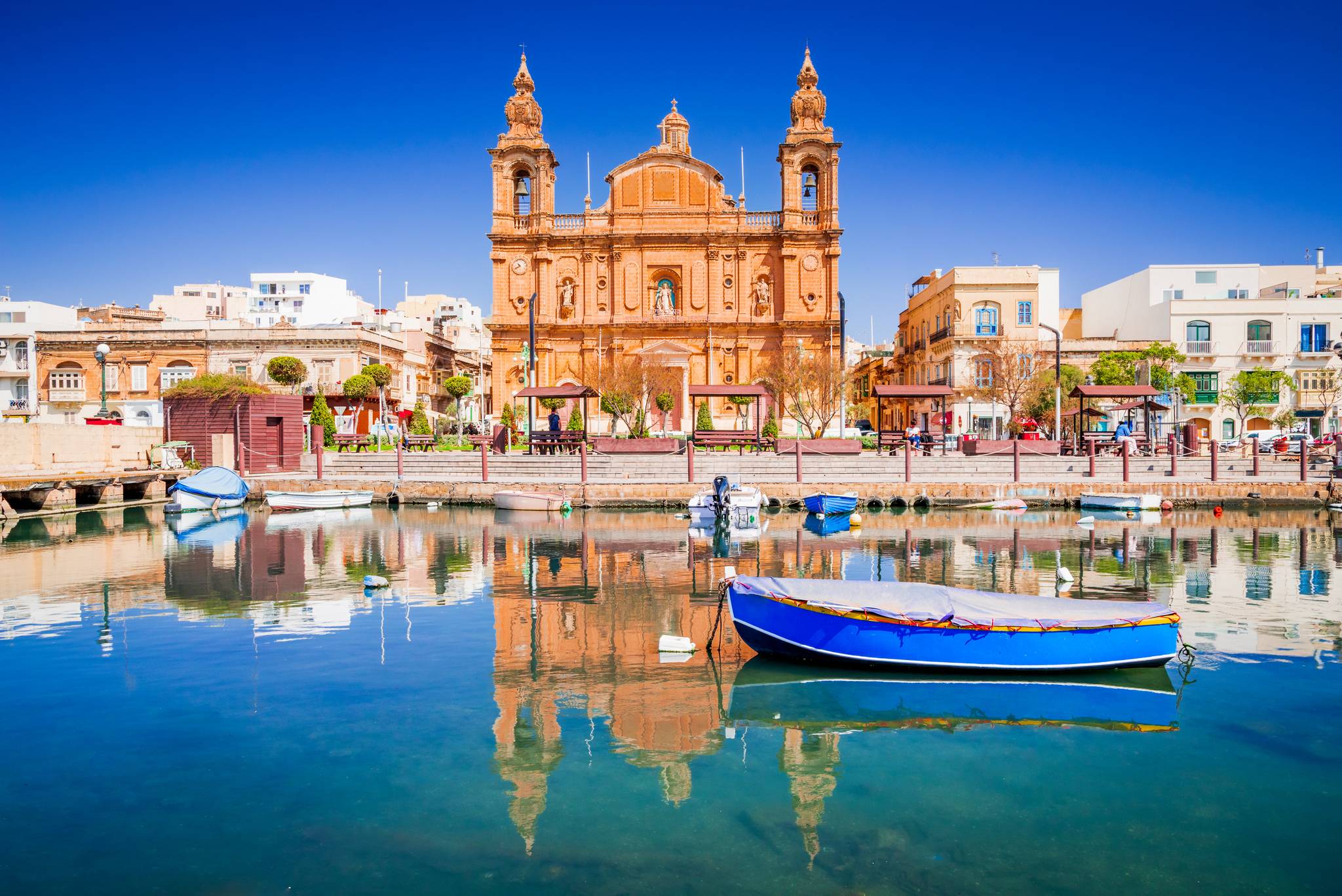 barche nel porto di la valletta malta