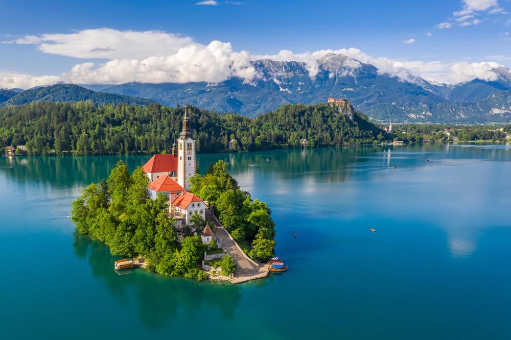 castello nel lago di bled slovenia