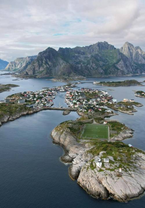 Henningsvær