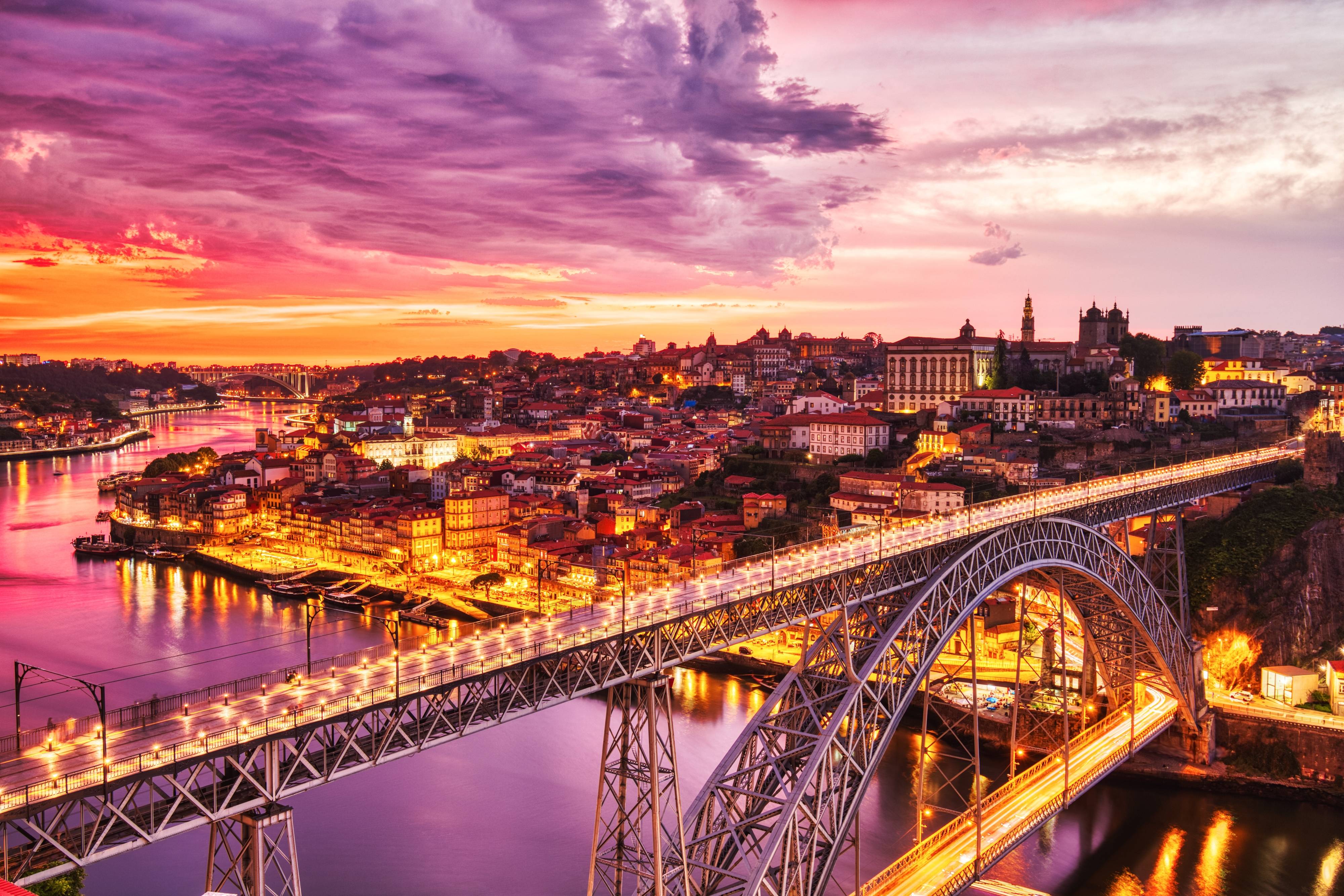 vista di oporto al tramonto