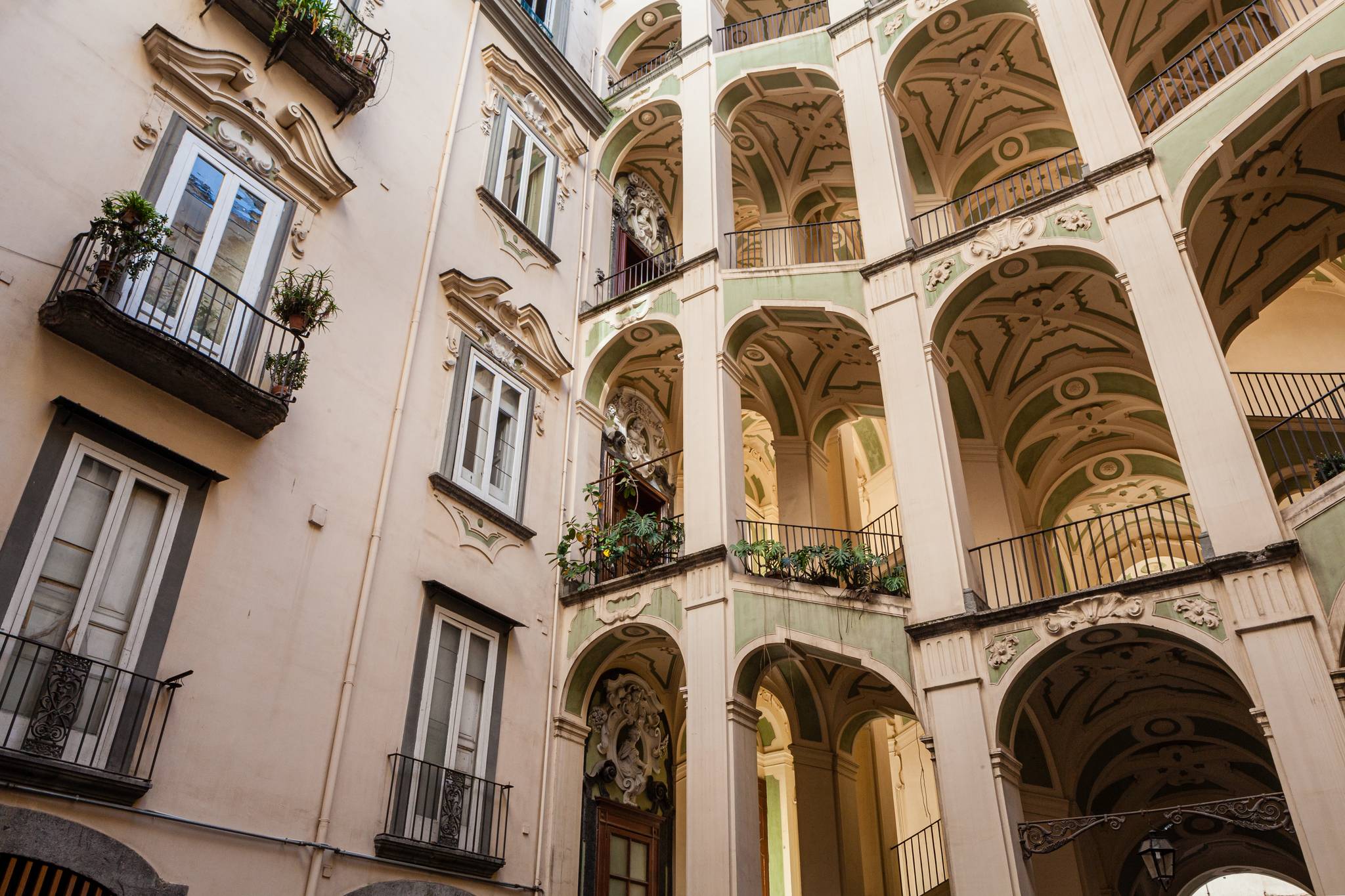 palazzo dello spagnolo napoli