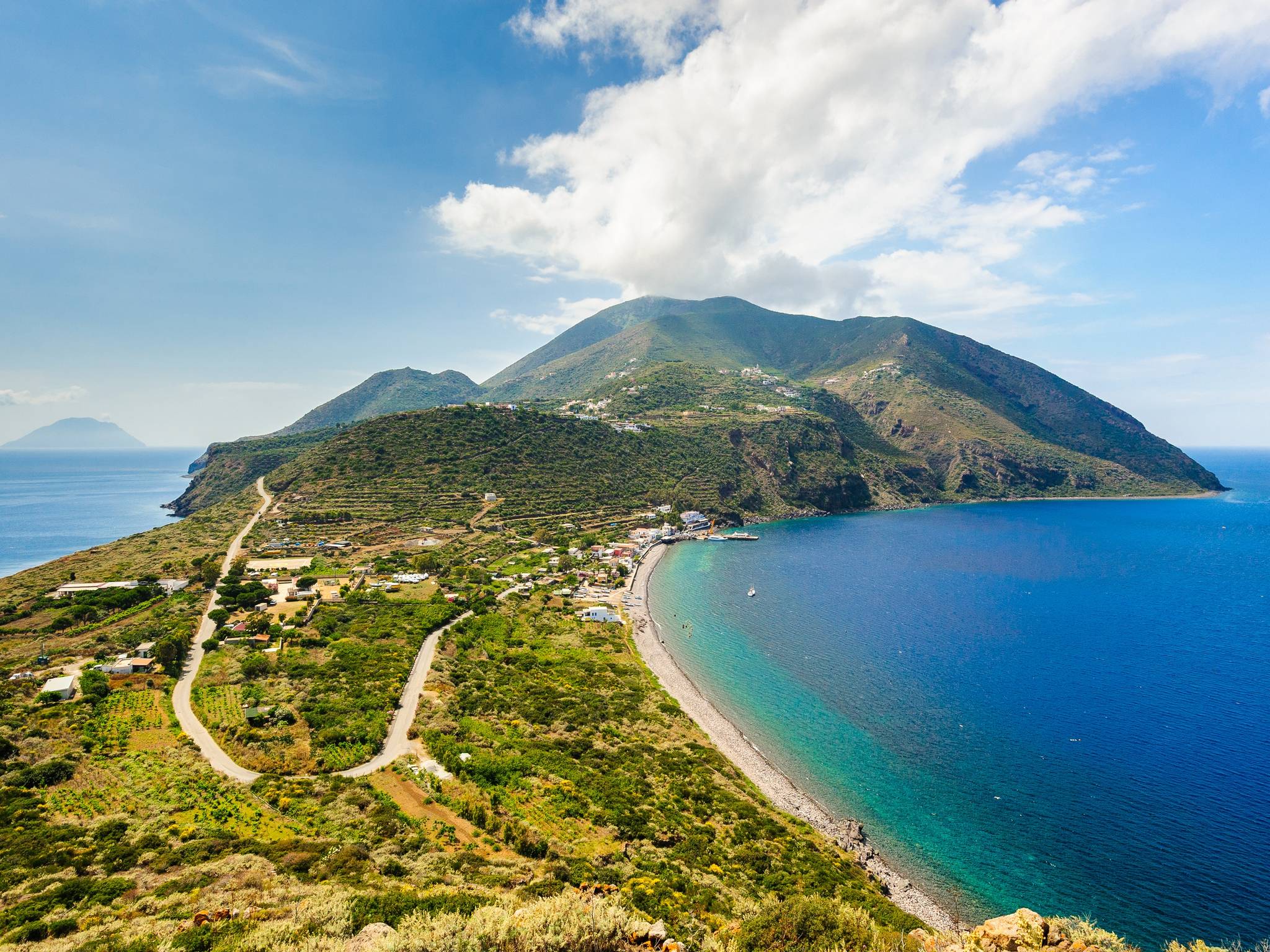 Crociera in caicco alle isole Eolie cover