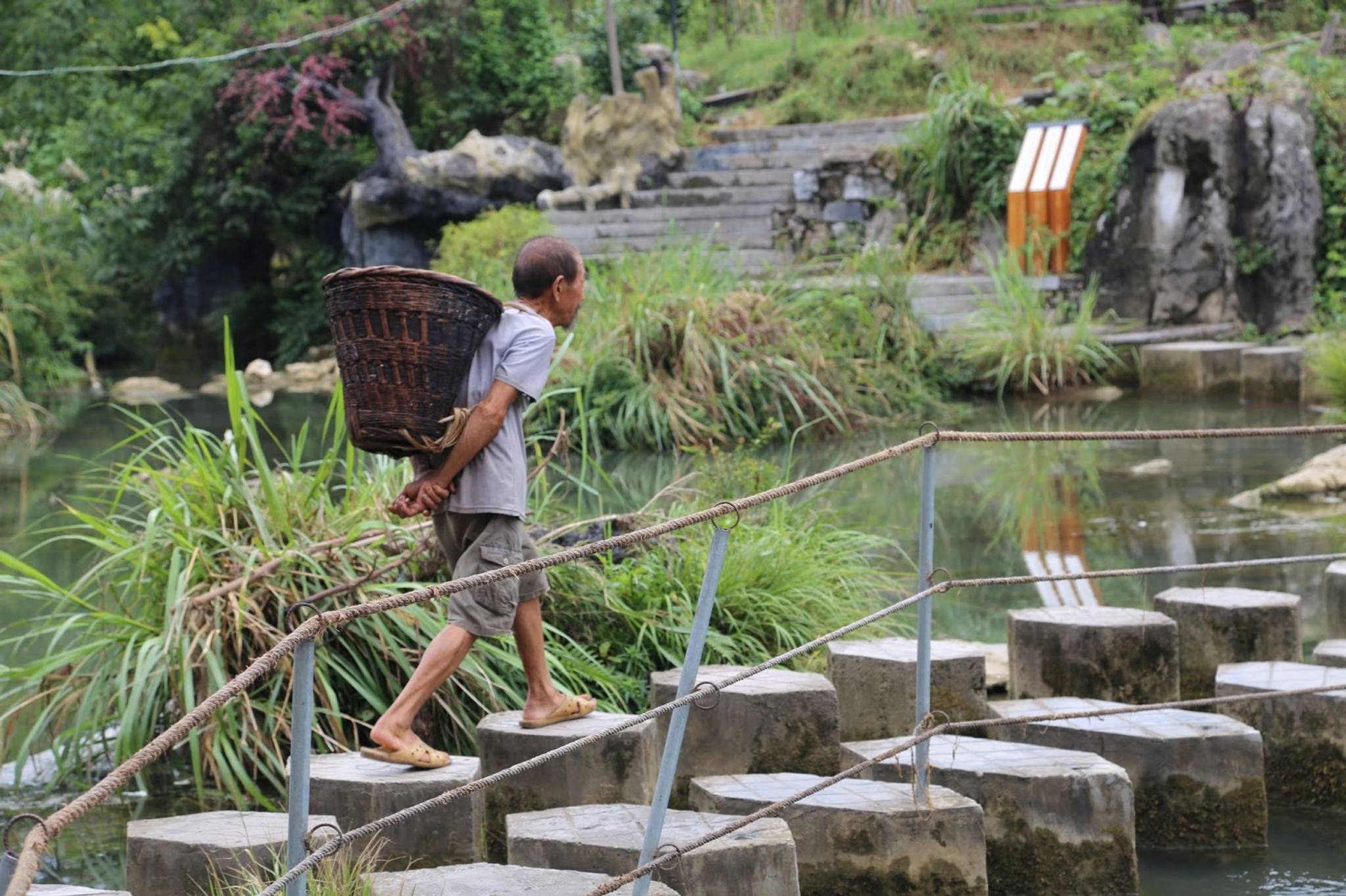 abitante del villaggio furong town in cina