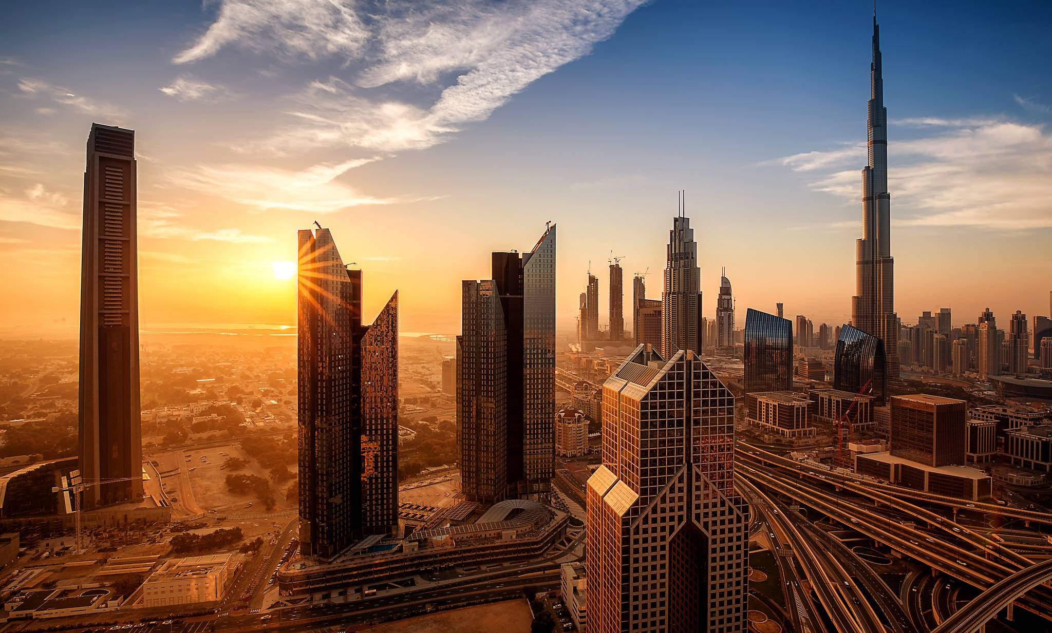 vista panoramica su dubai al tramonto