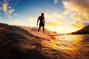 surf al tramonto in spagna