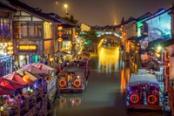 suzhou illuminata di sera