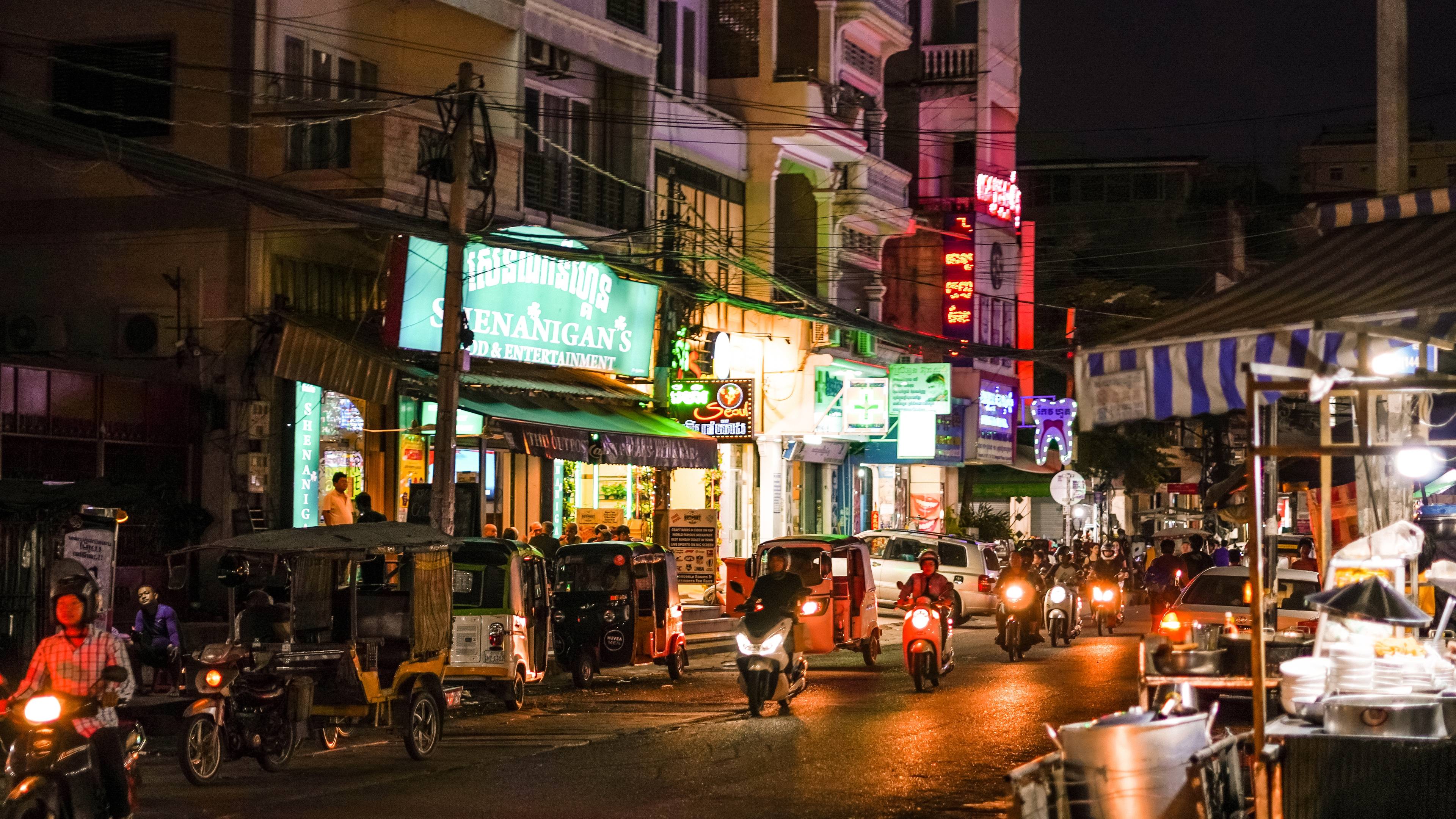 phnom penh di notte
