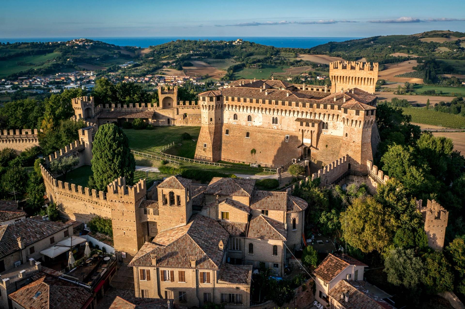 castello di gradara nelle marche