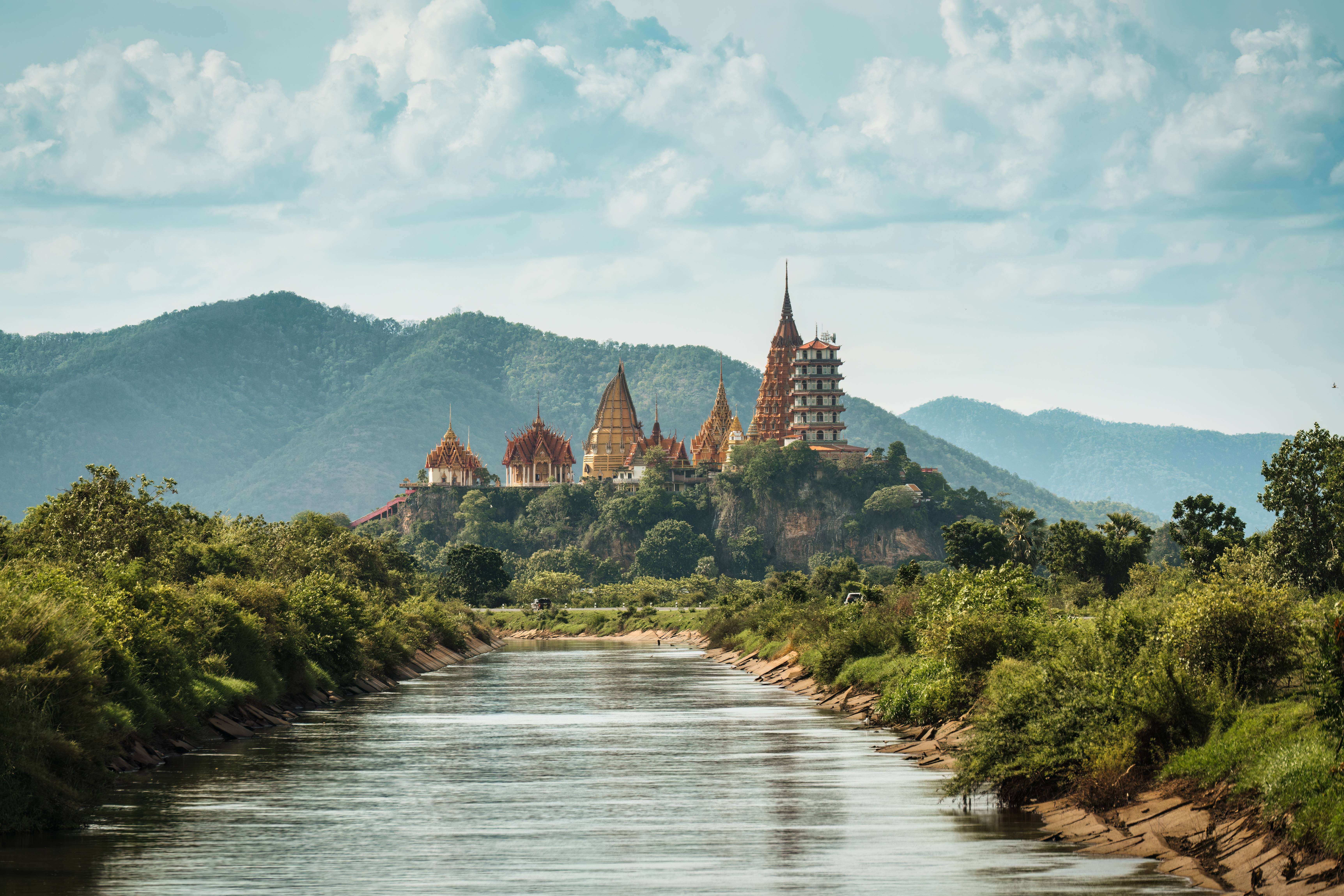 tempio a kanchanaburi thailandia