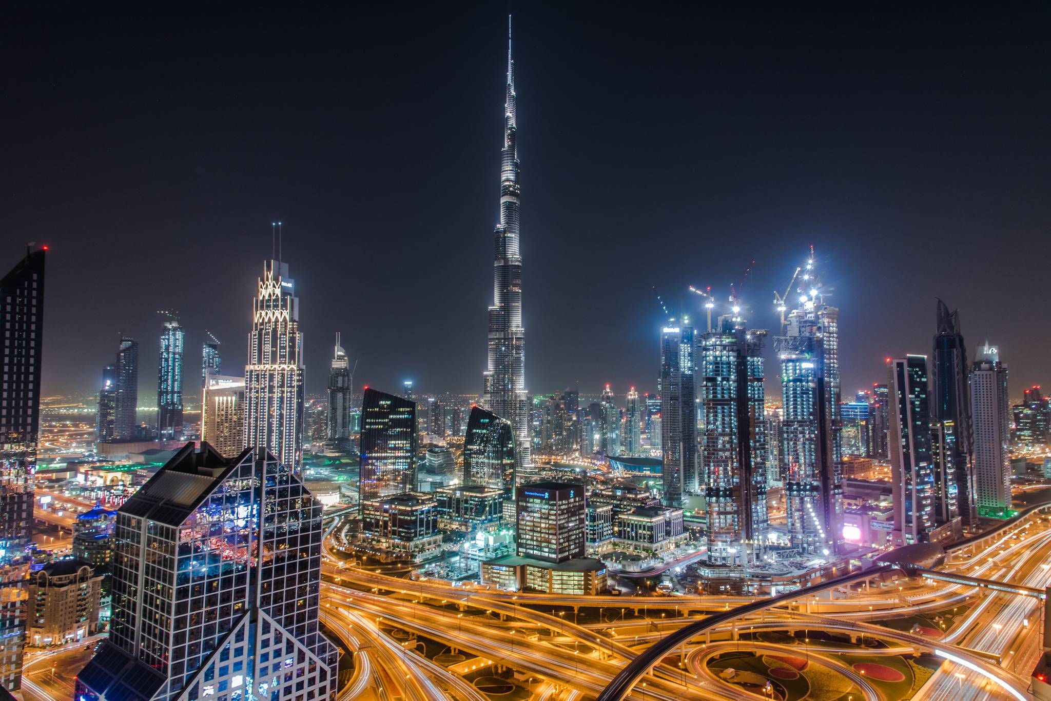 vista panoramica su dubai di notte