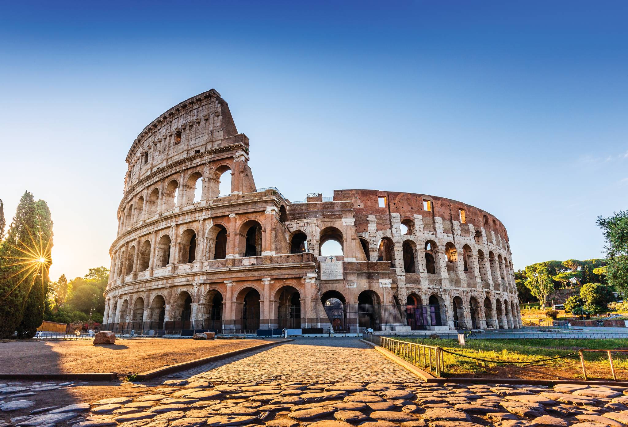 colosseo al tramonto roma