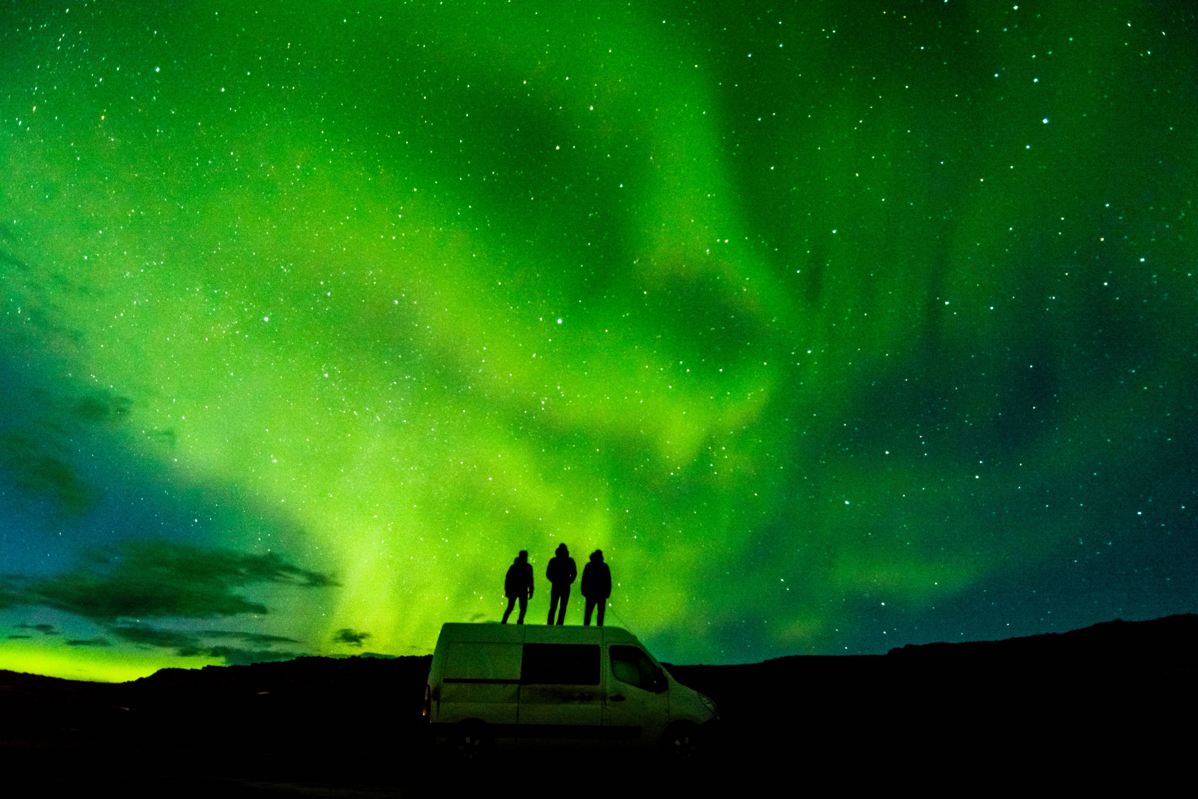 aurora boreale in camper in islanda
