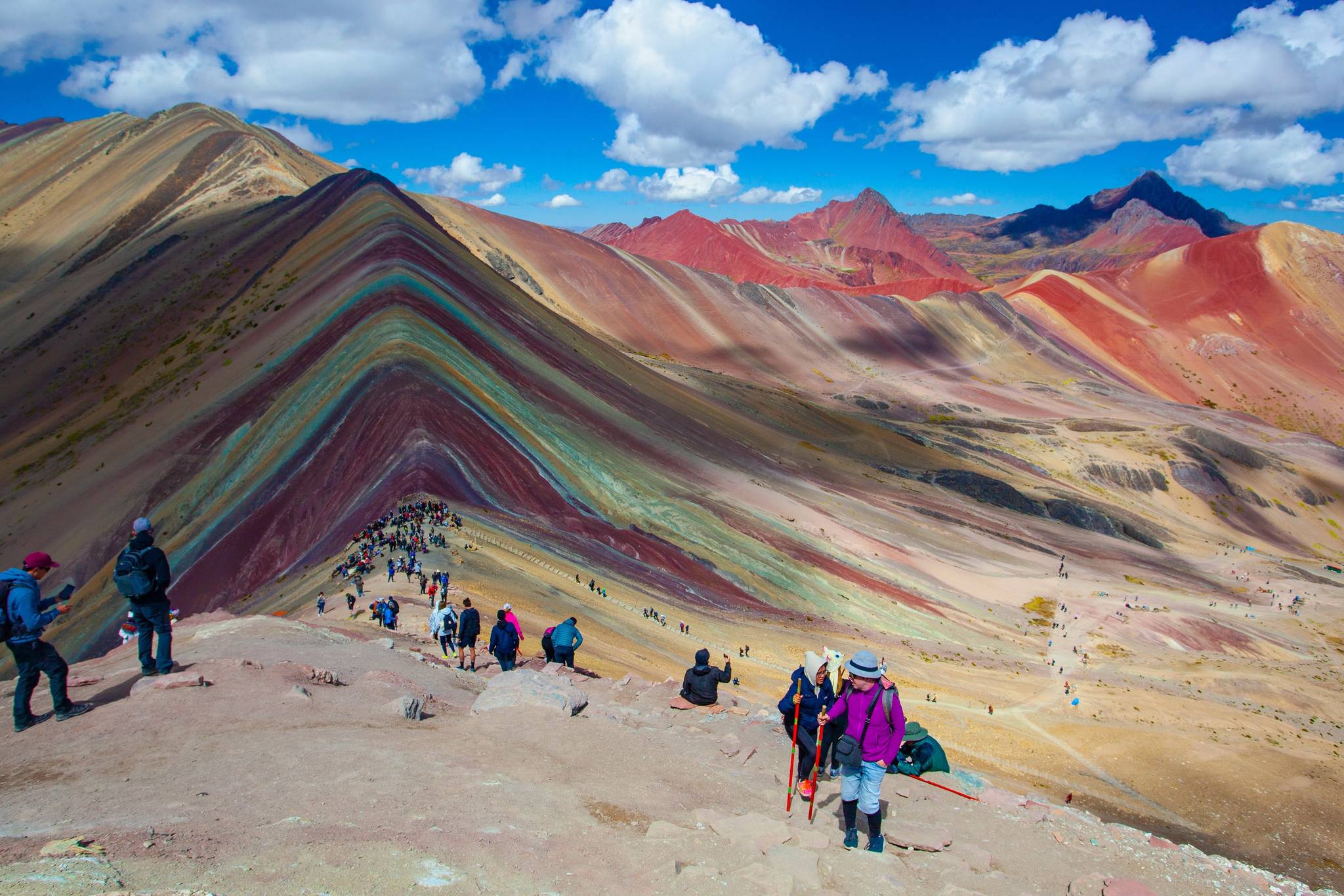 trekking sulla montagna arcobaleno in peru