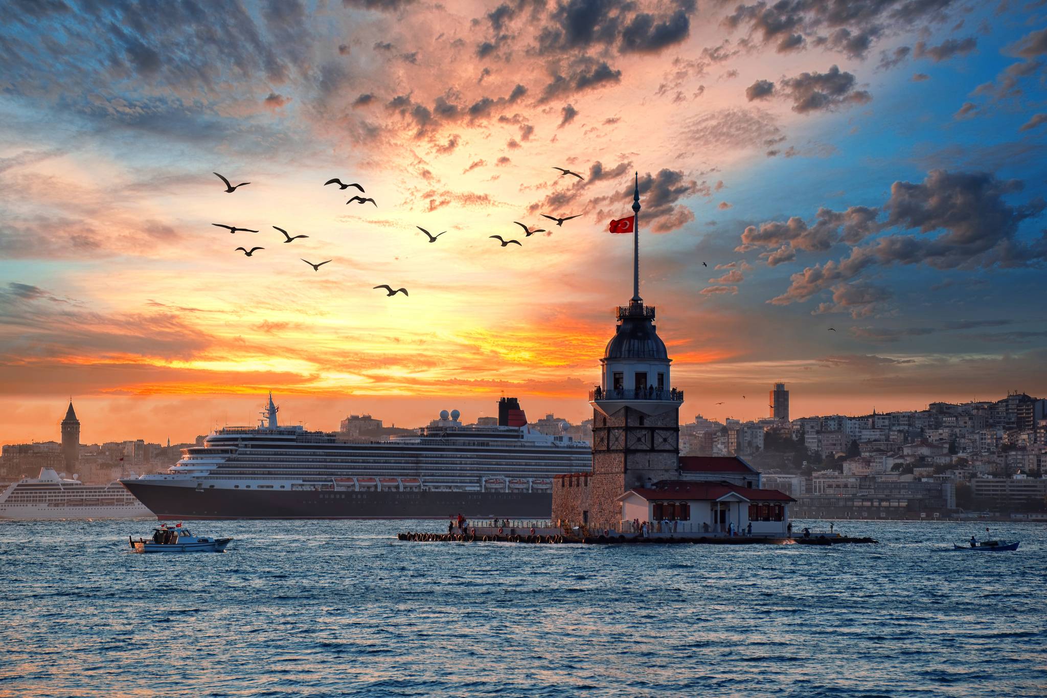 canale di istanbul al tramonto