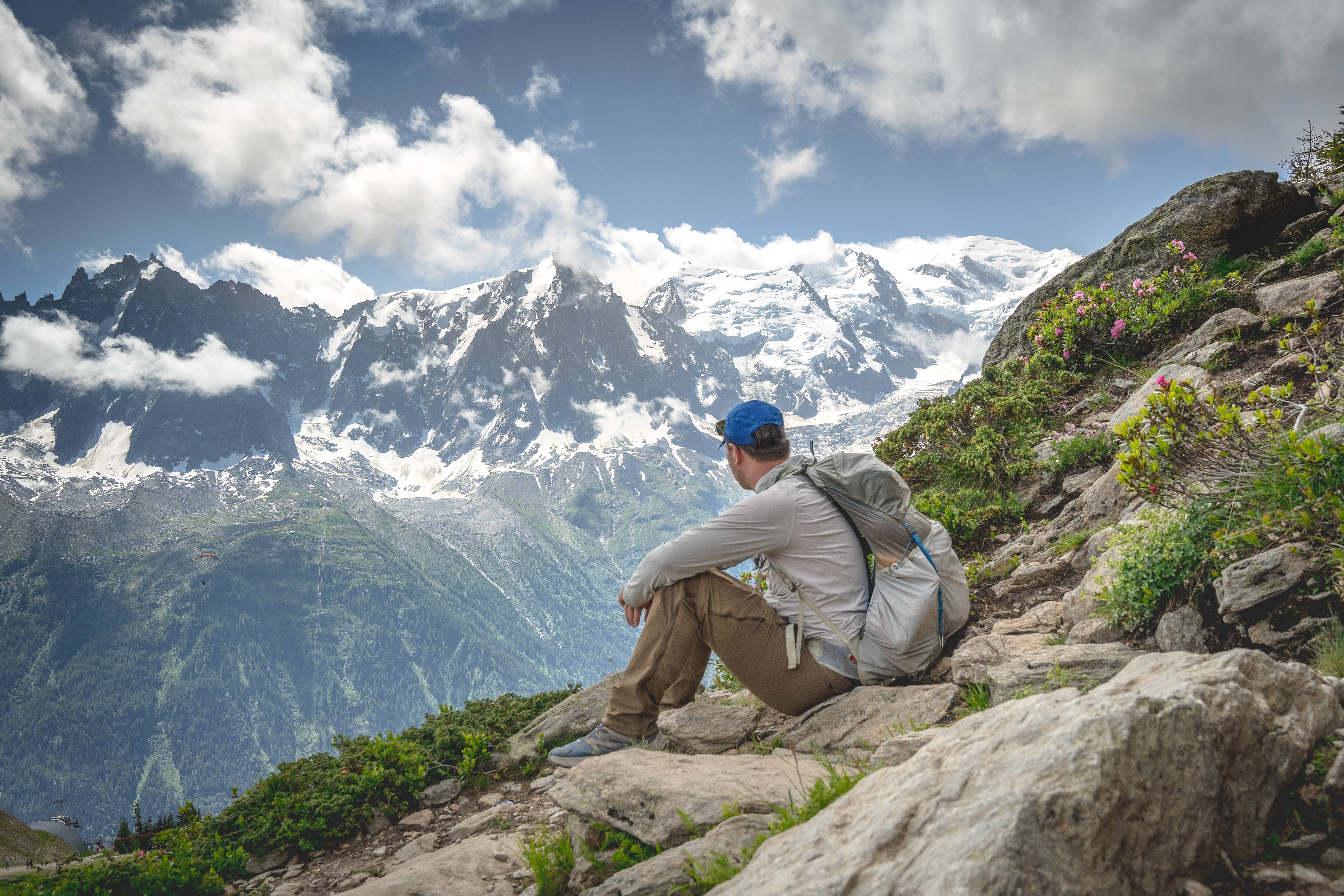 escursionista sul monte bianco