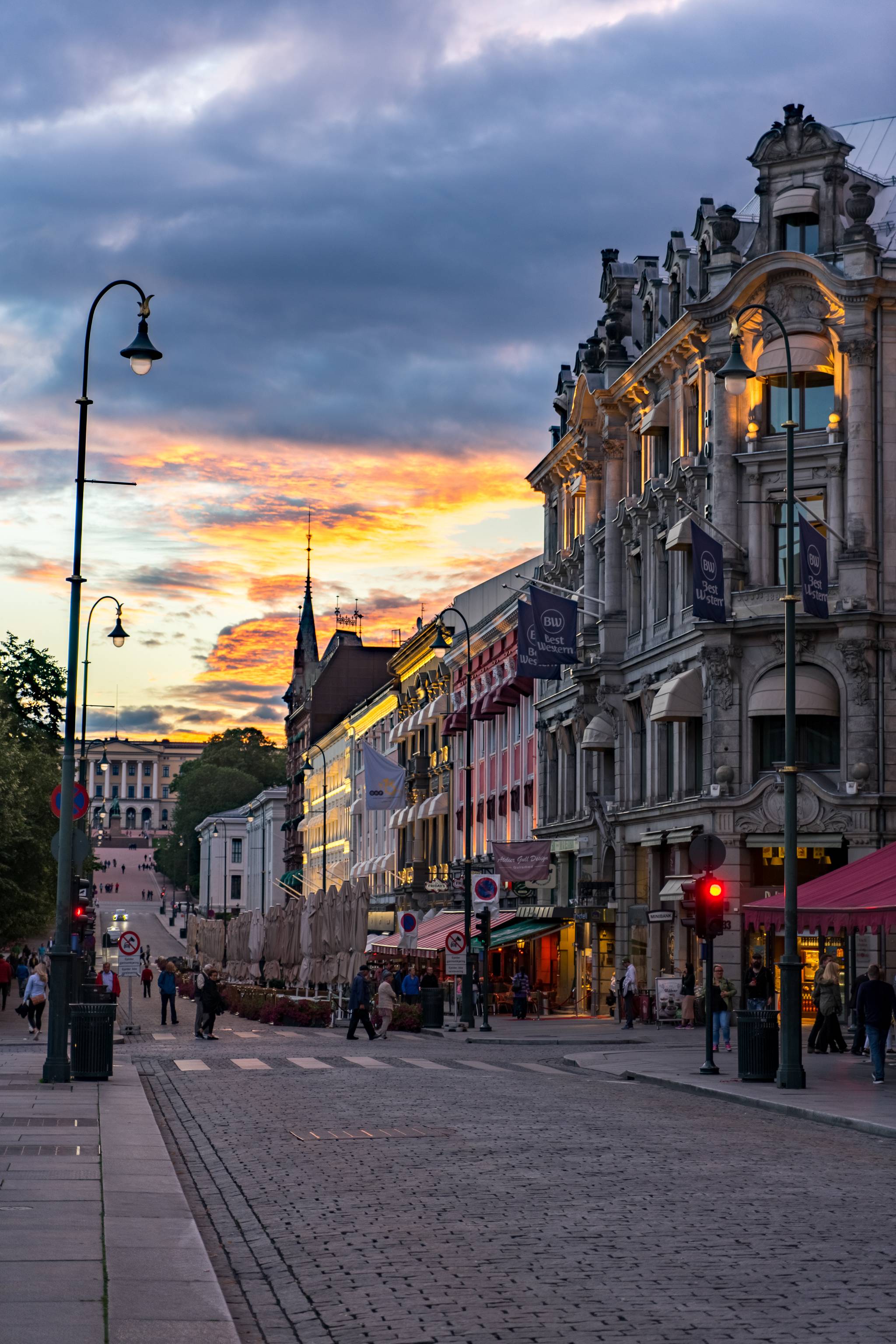 stradina di oslo al tramonto