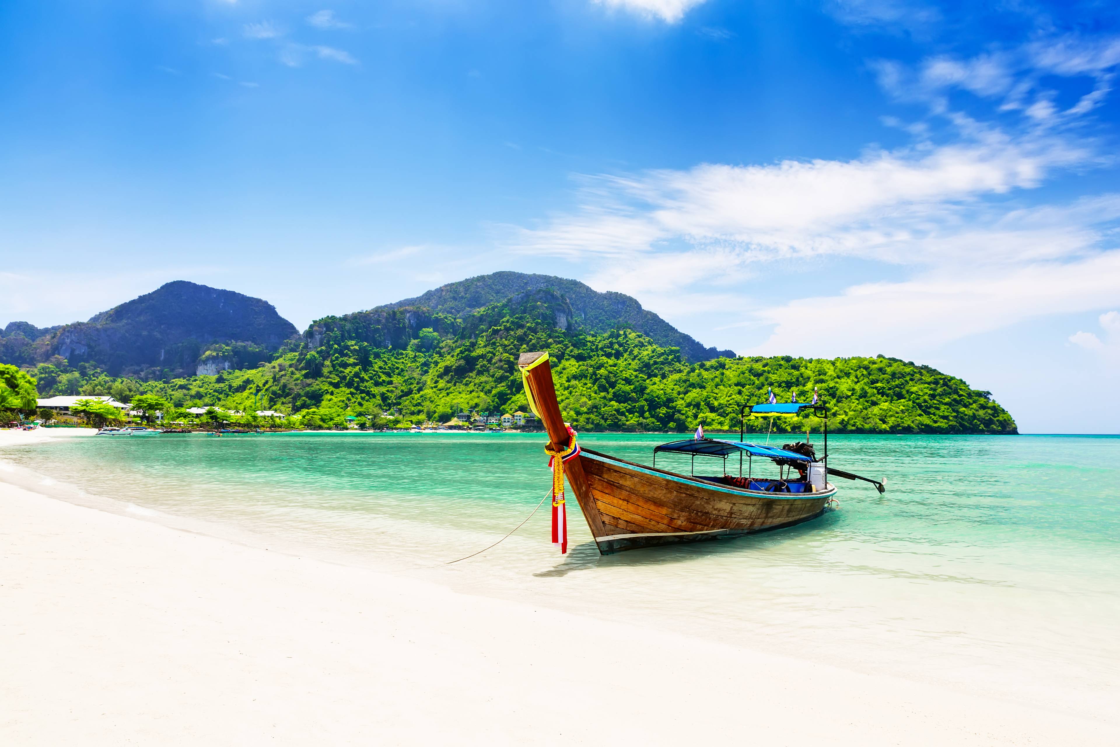 spiaggia con barca koh samui thailandia