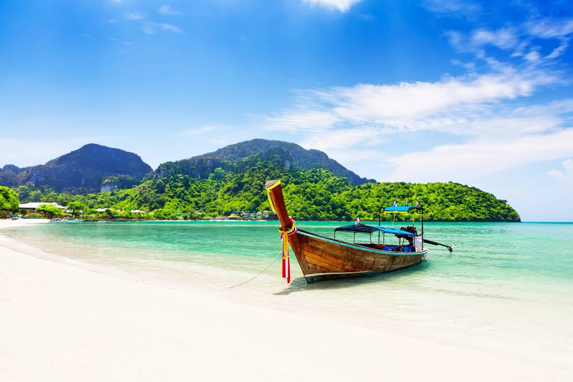 spiaggia con barca koh samui thailandia