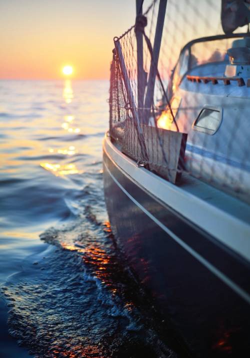 barca al tramonto svezia