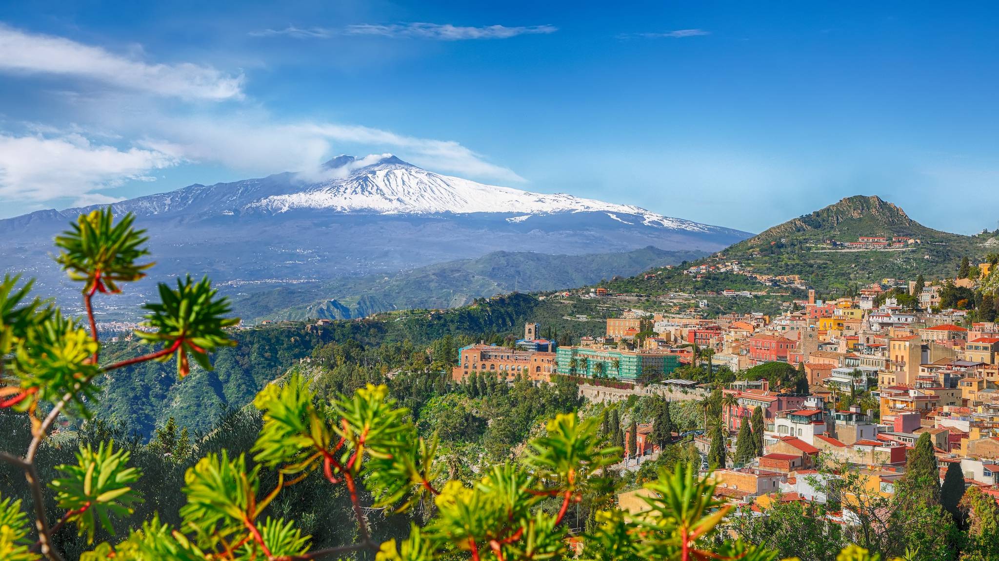 vulcano etna innevato