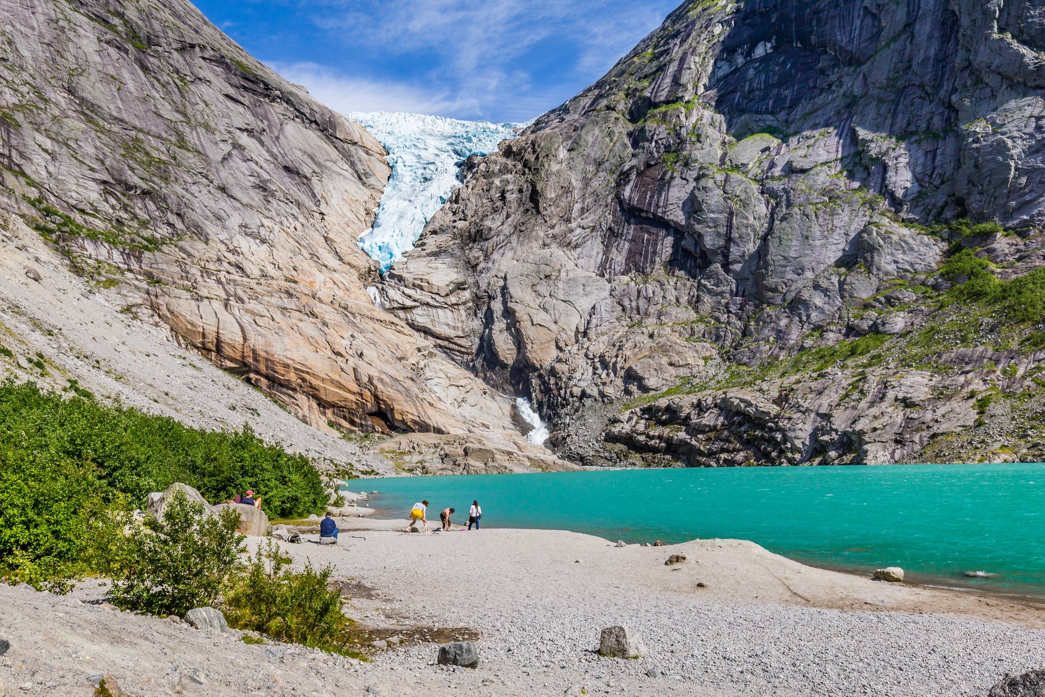persone ghiacciaio briksdal norvegia