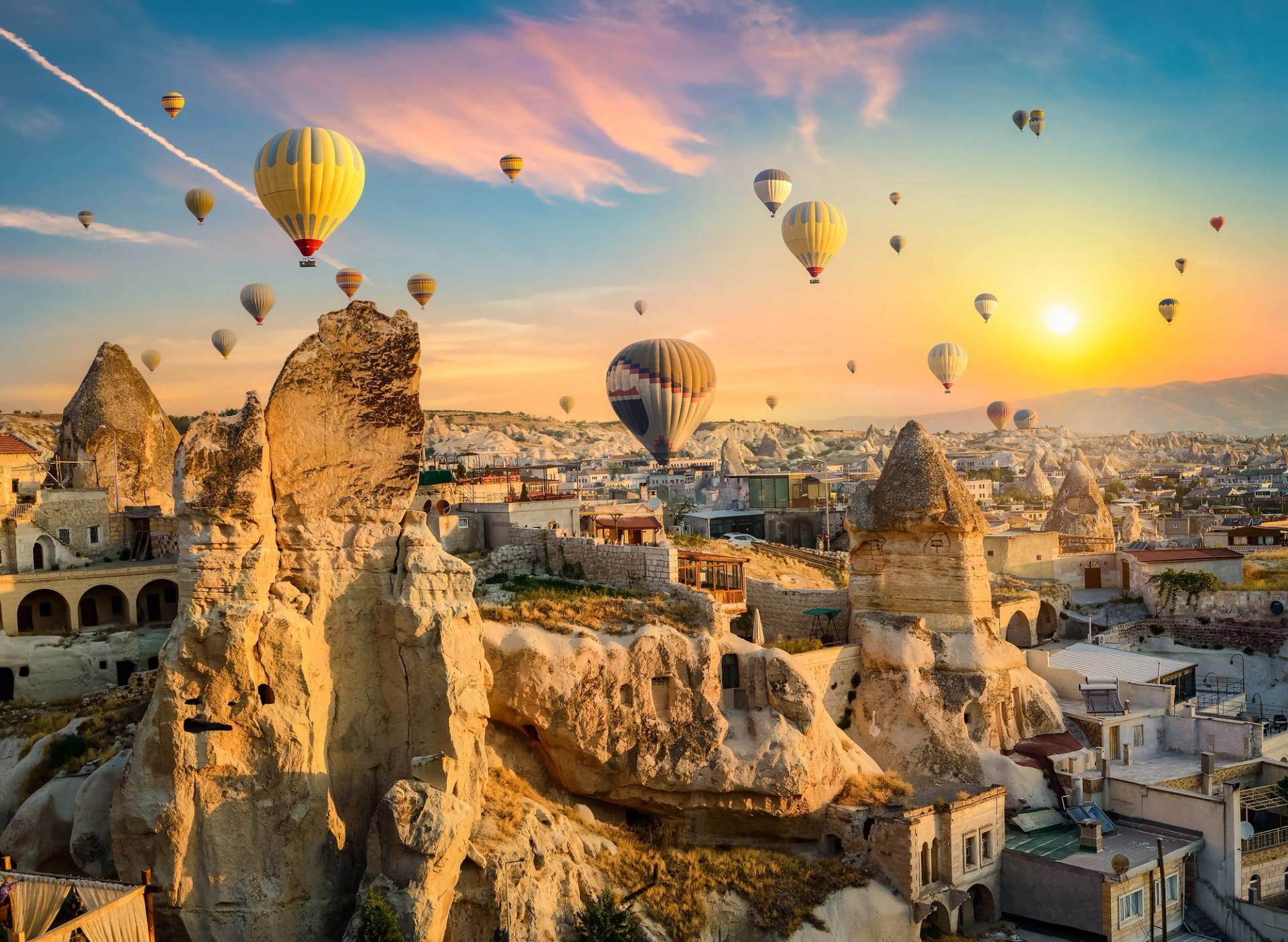paesaggio con mongolfiere della cappadocia
