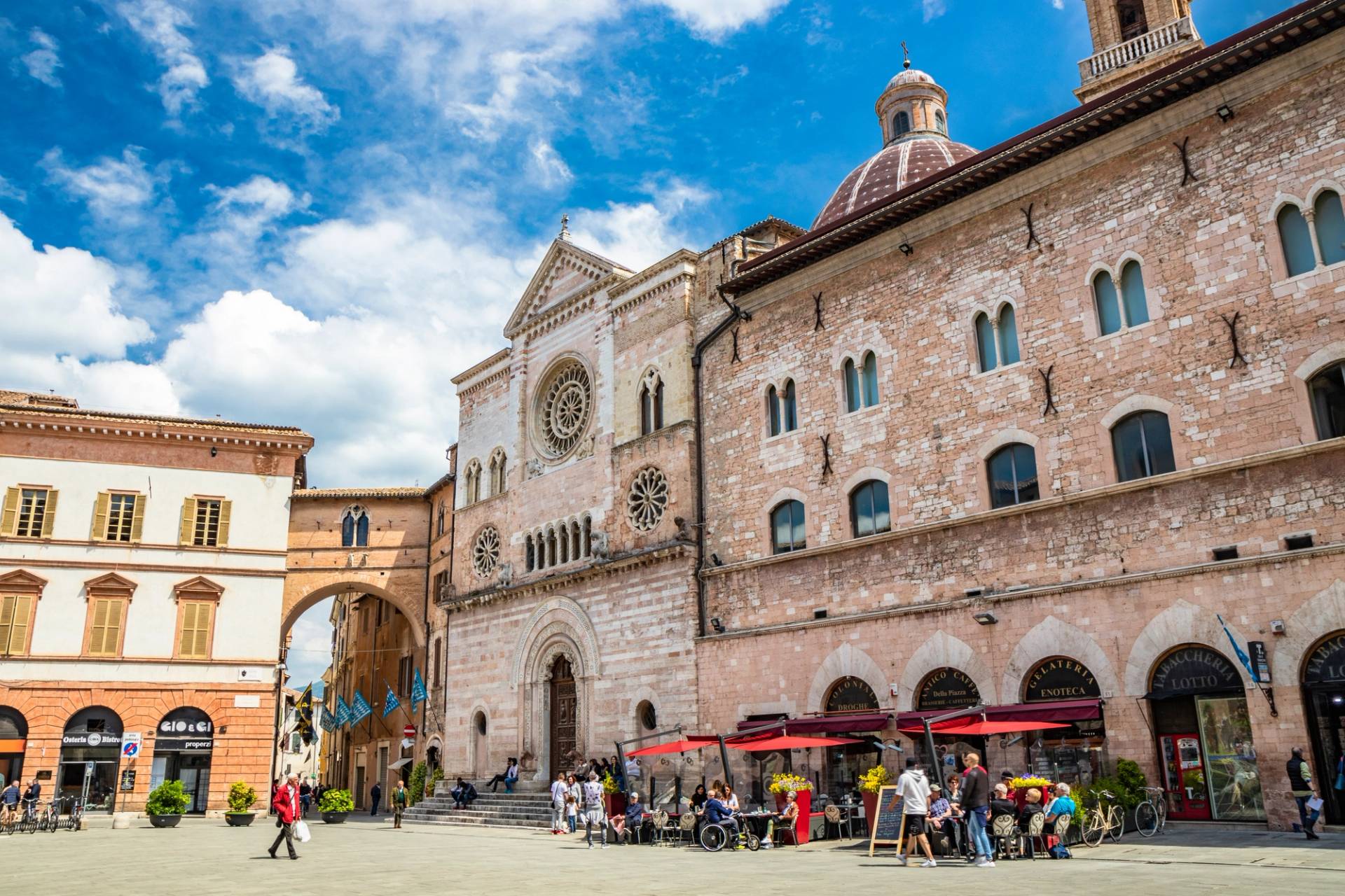 piazza foligno umbria
