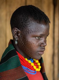 donna tribu africana