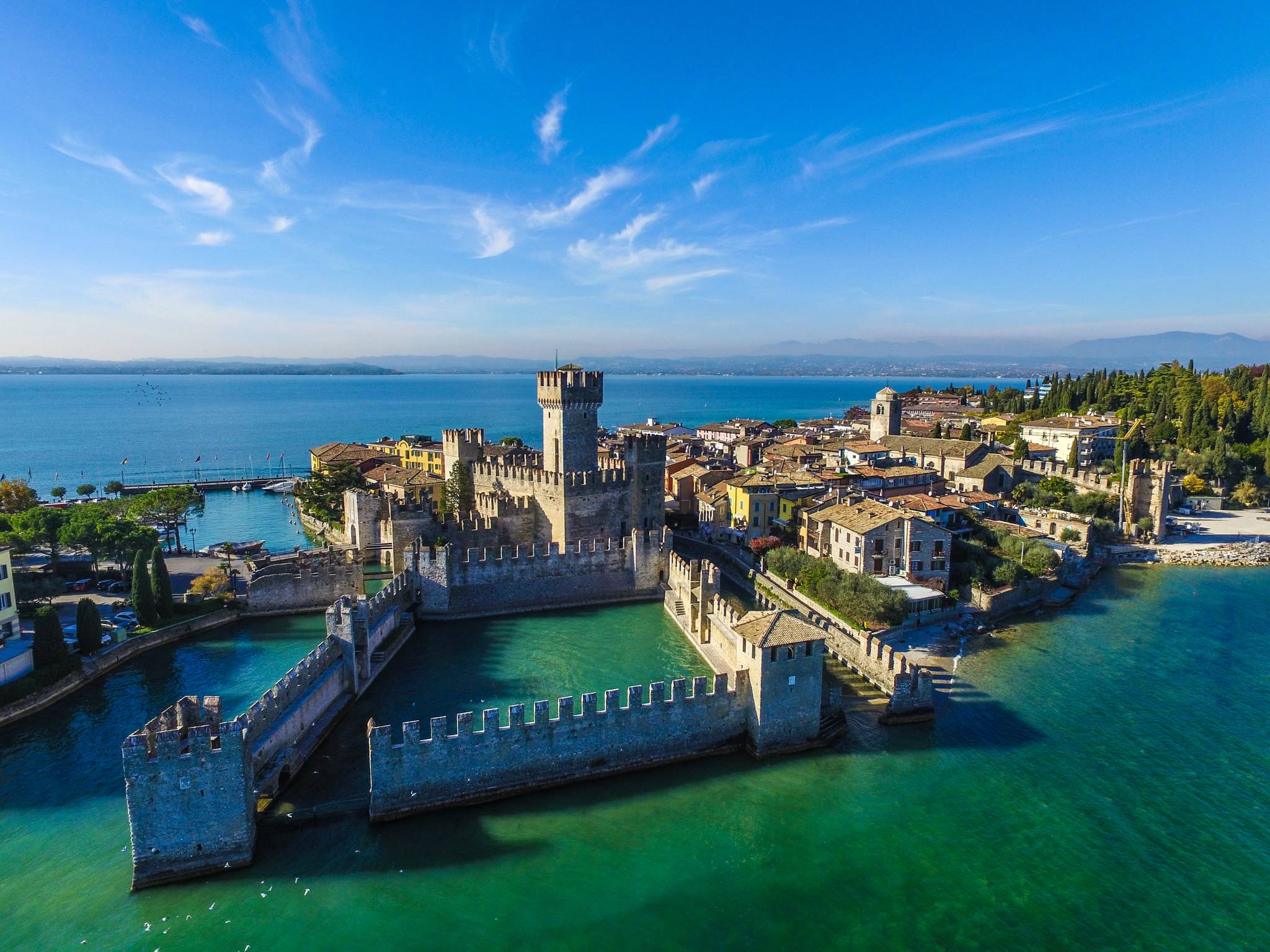 rocca scaligera di sirmione in lombardia