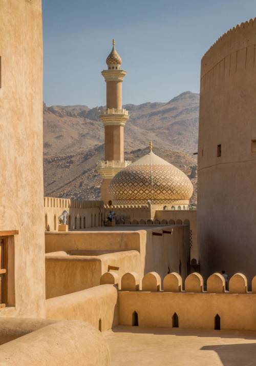 moschea nel deserto a nizwa
