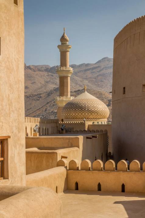 moschea nel deserto a nizwa