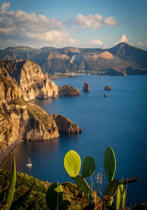 sea in lipari island