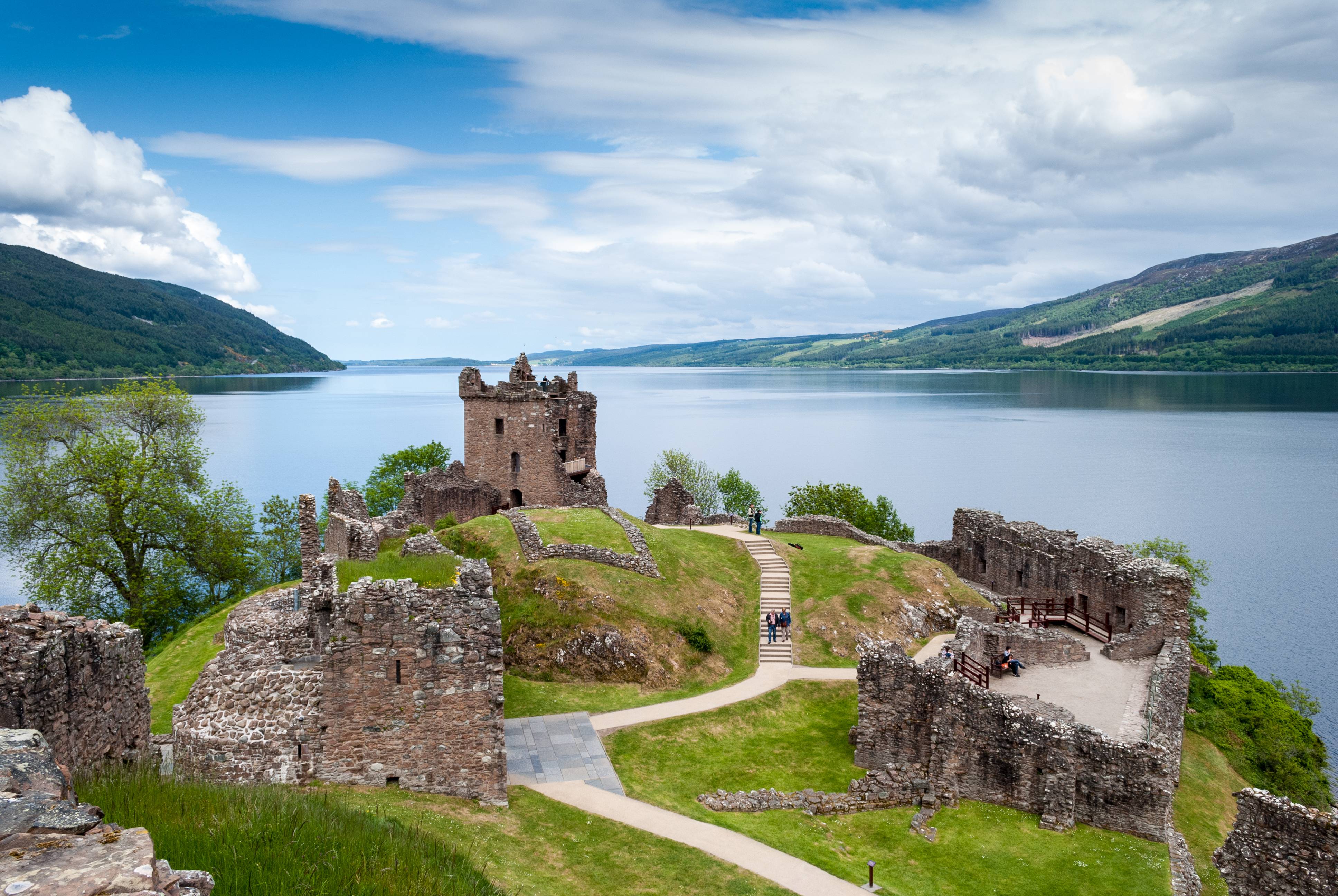 rovine castello sul lago di loch ness