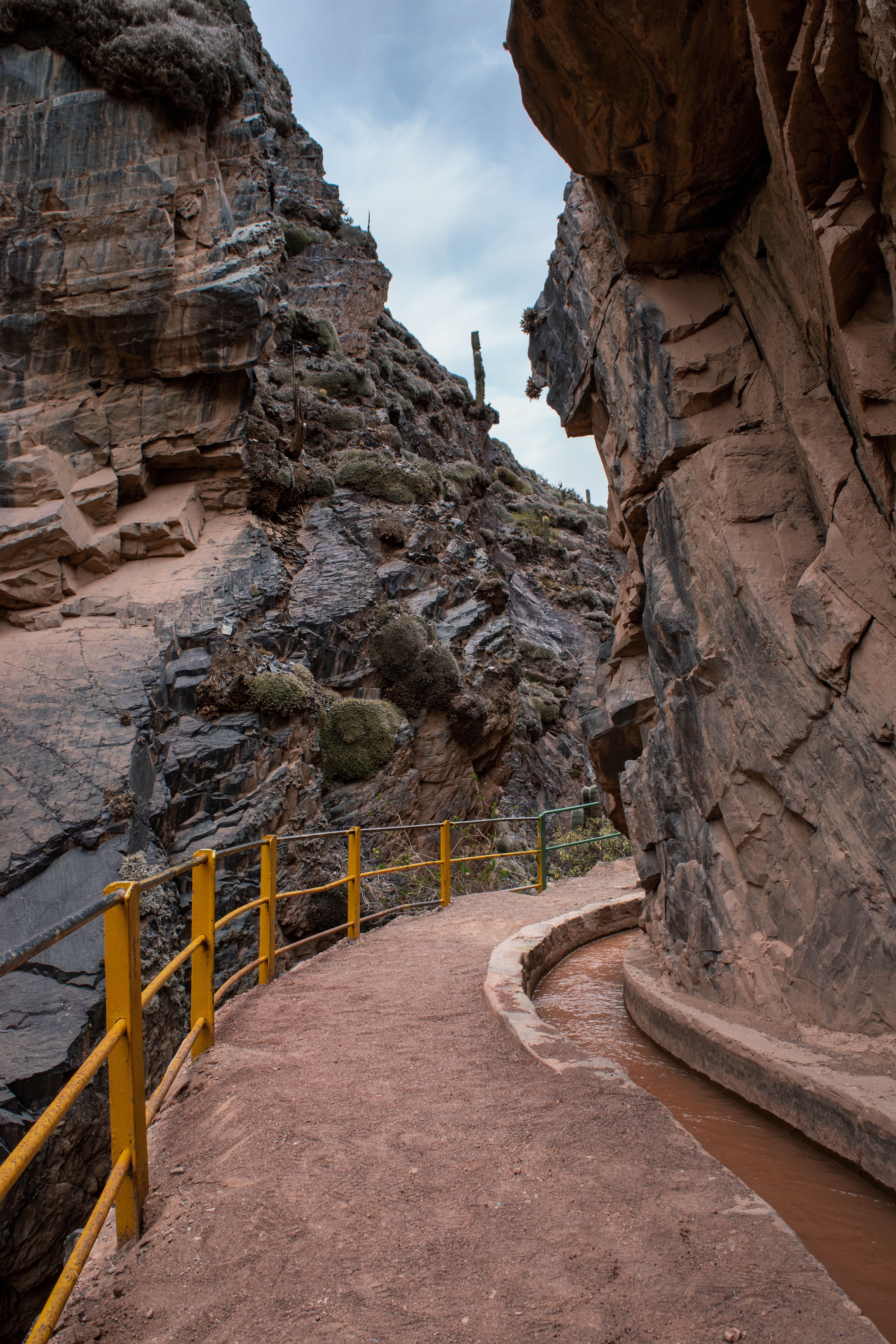 percorso tra le rocce in argentina