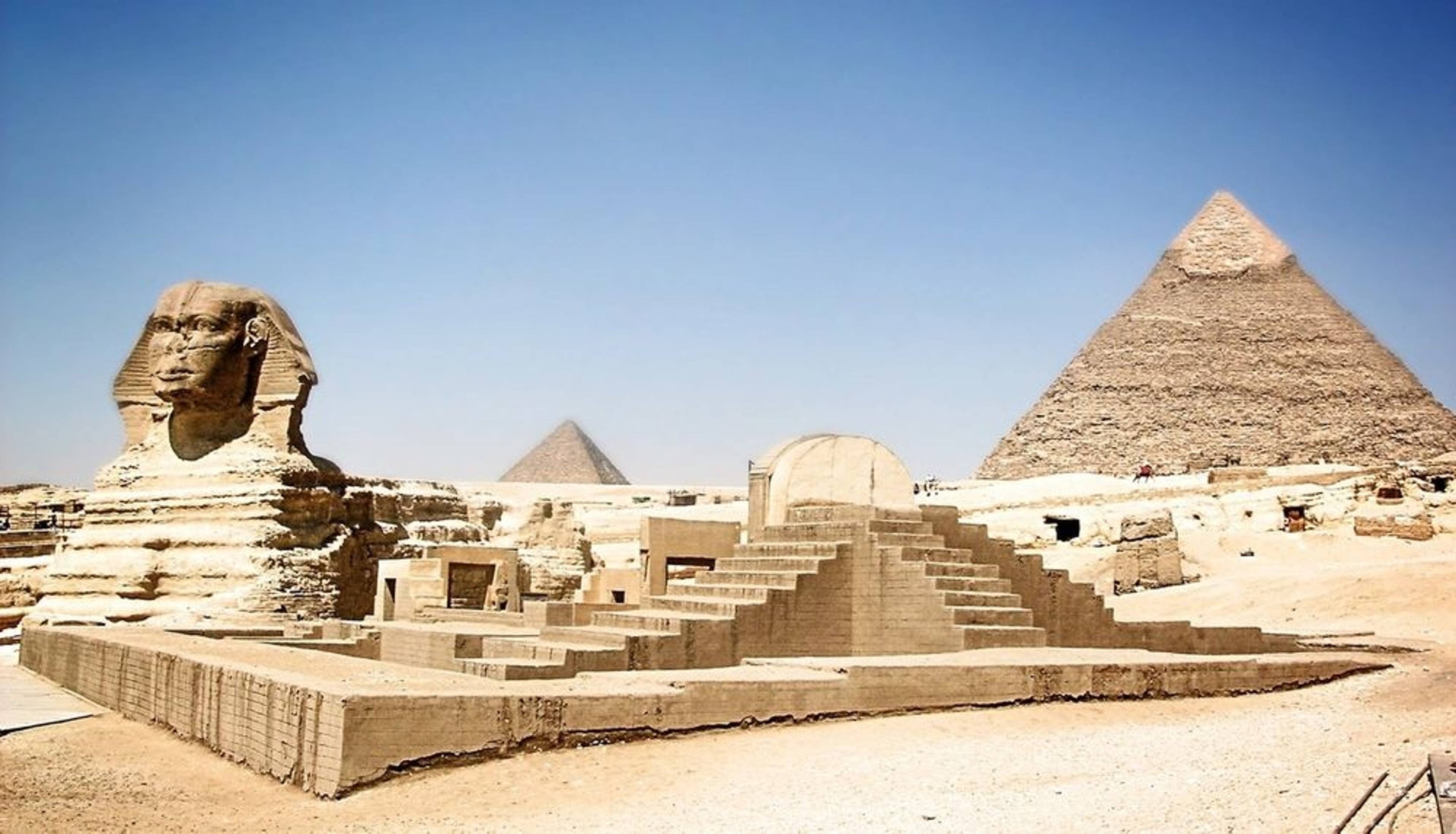 Piramide e sfinge in Egitto