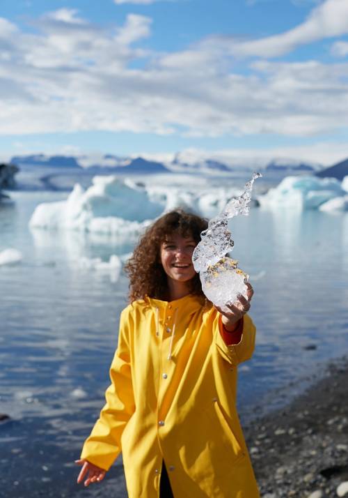 donna scatta fotografia ghiacciaio jokulsarlon islanda