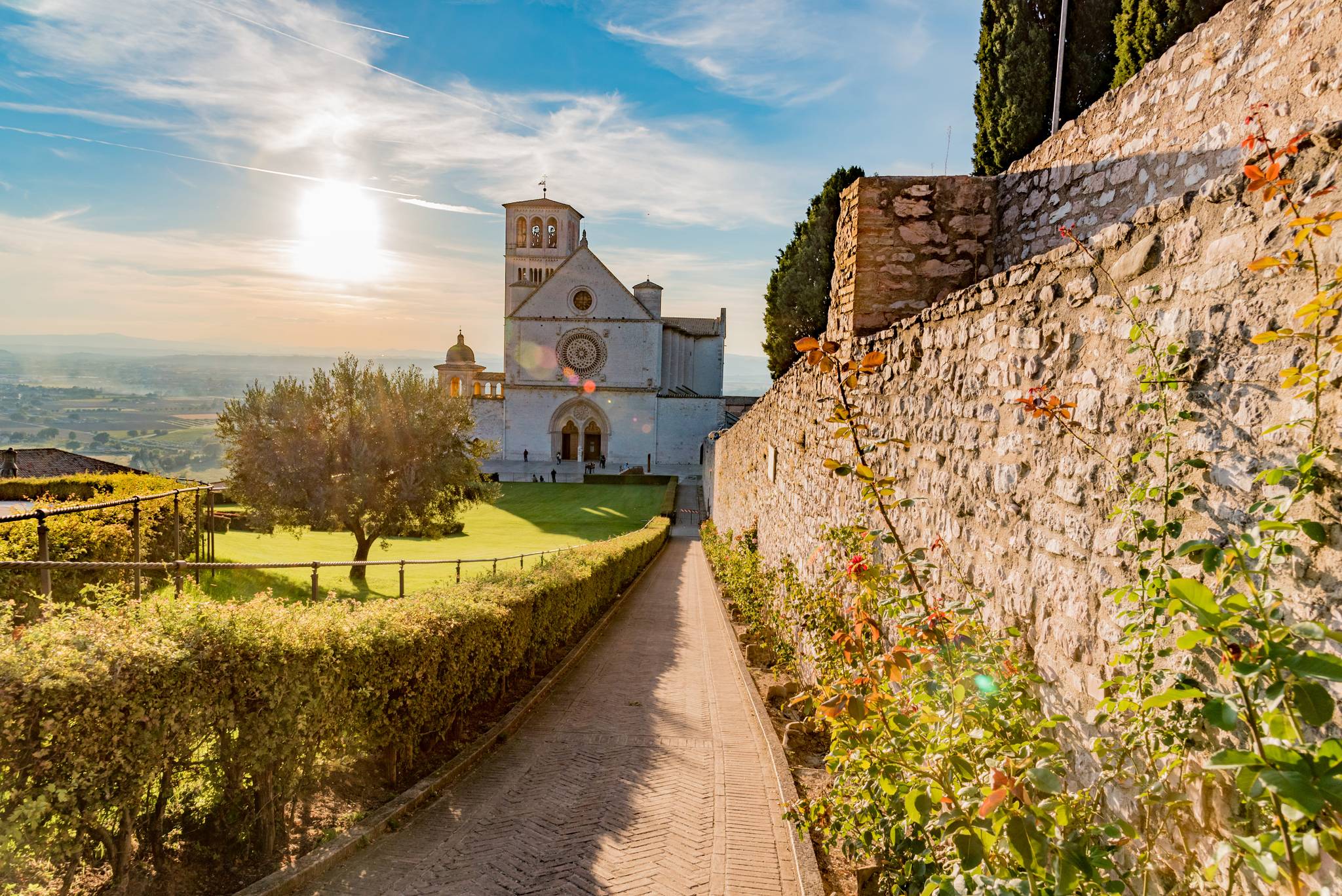 basilica di san francesco assisi al tramonto