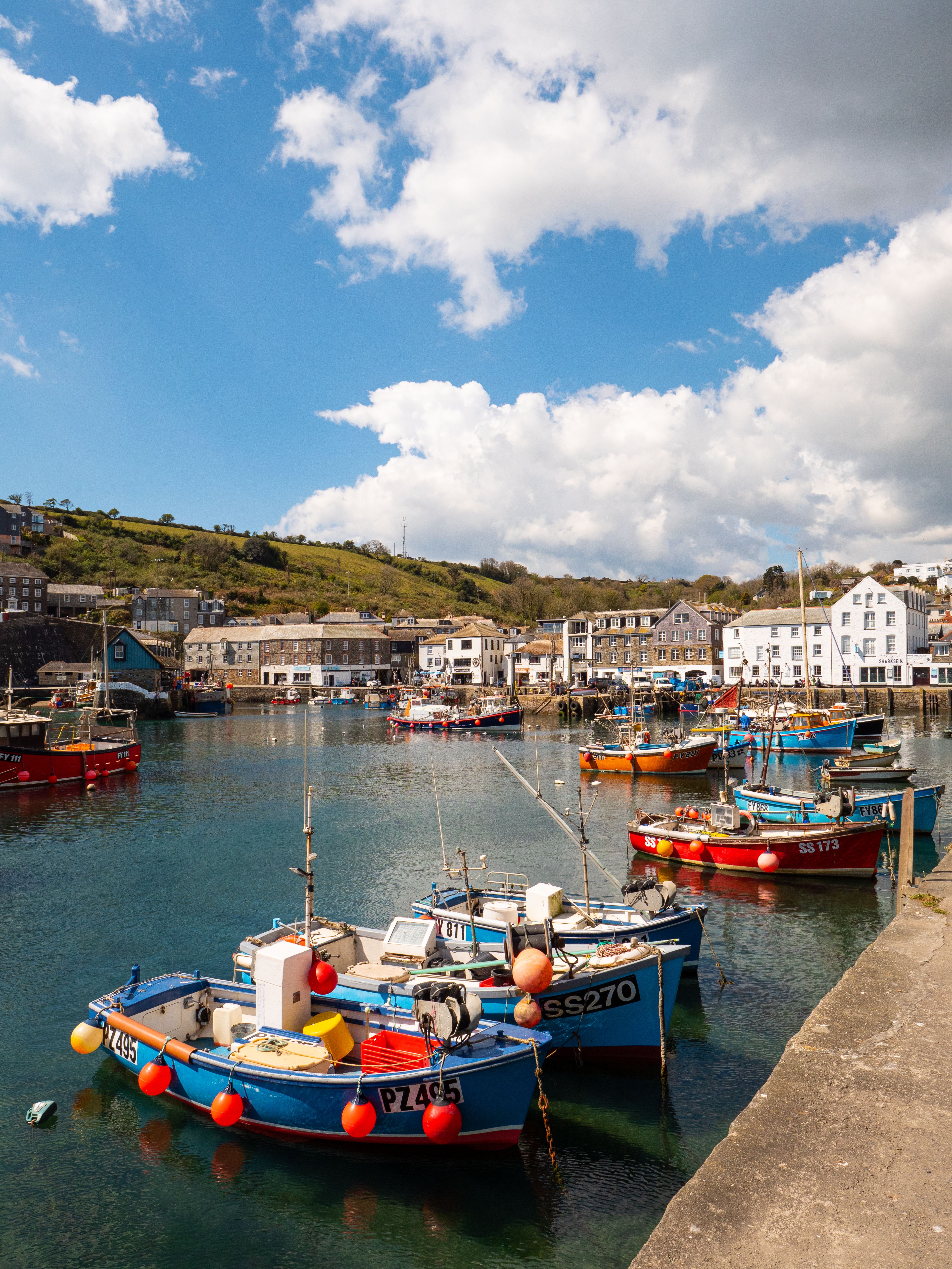 porto con barche citta regno unito