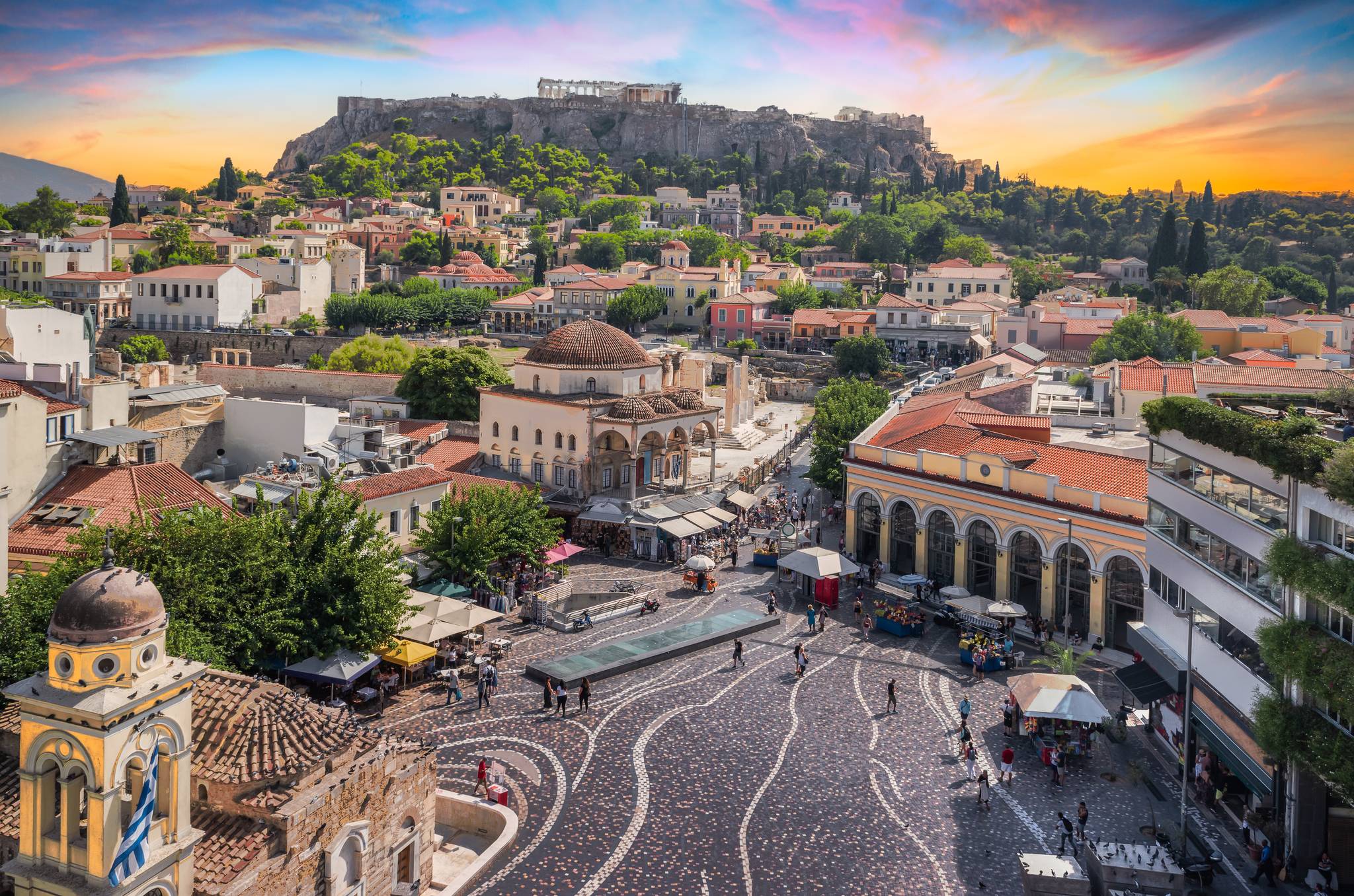 atene avvolta da un tramonto