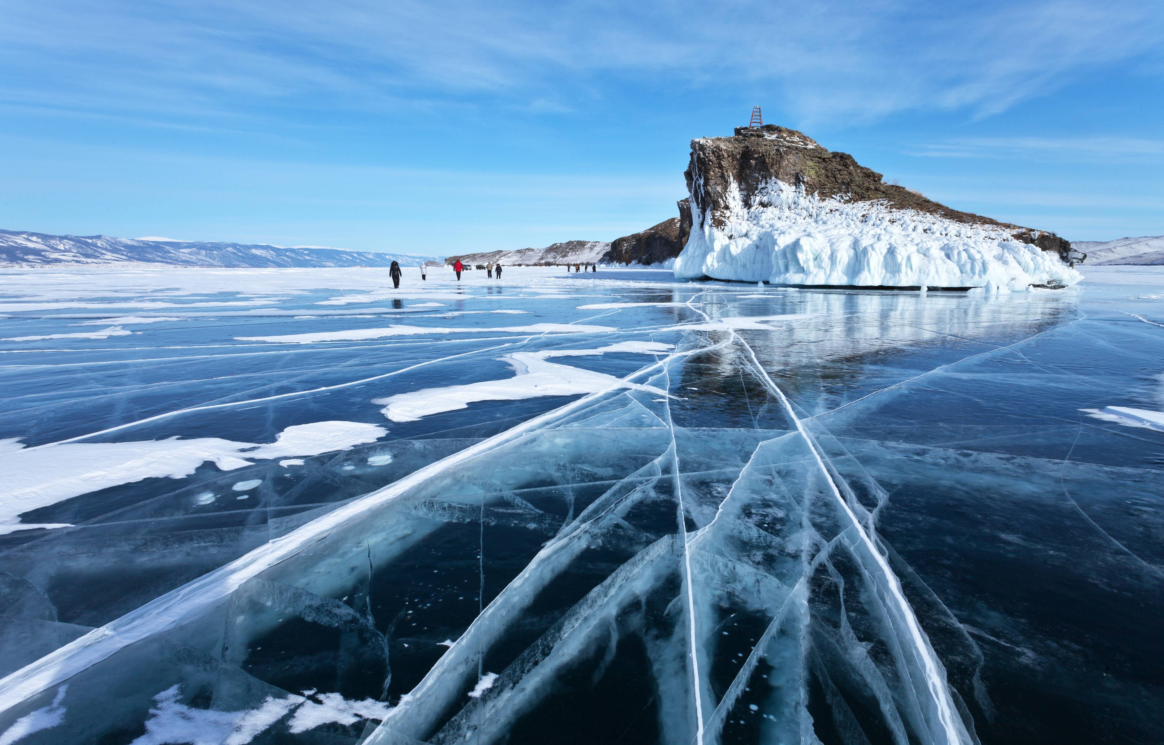 russia lago baikal ghiacciato