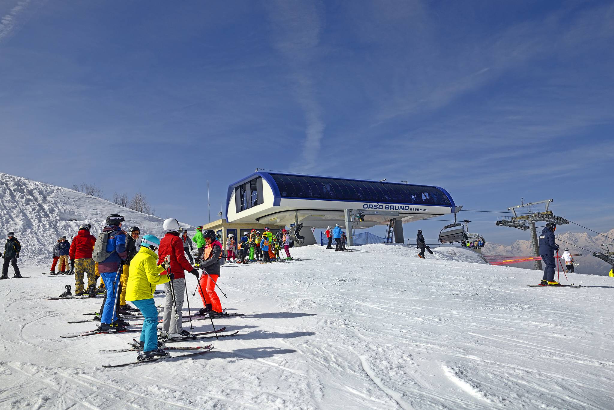 sciatori sulle dolomiti