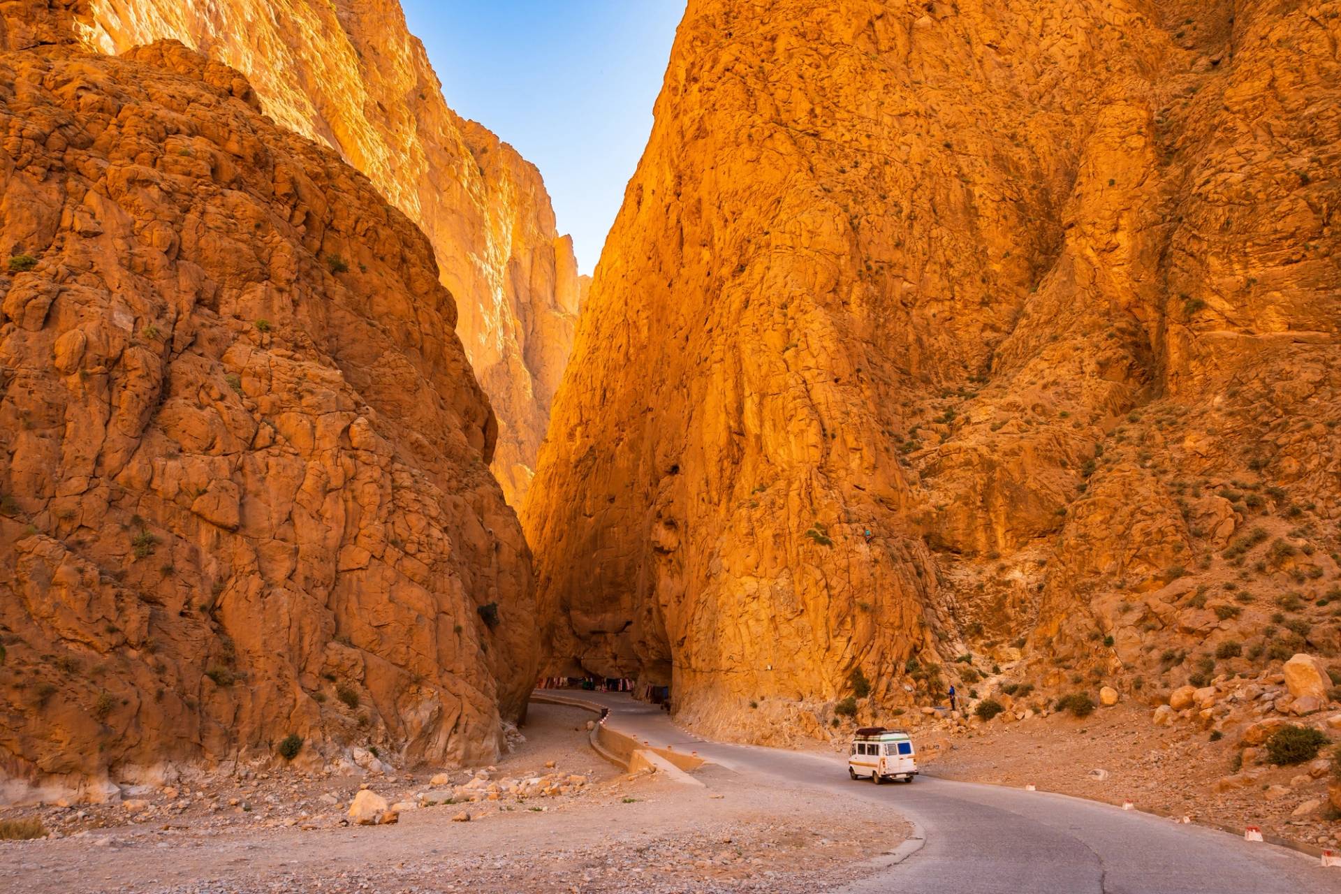 dades